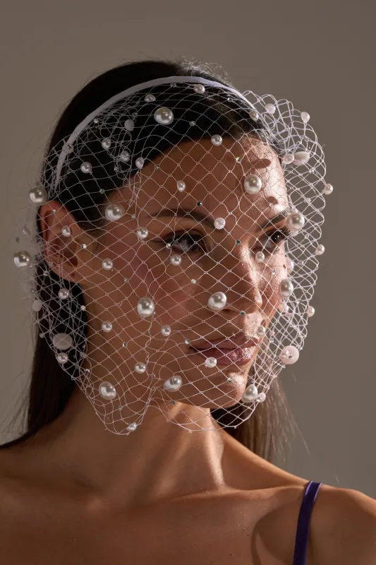 KYLIE PEARL HEADBAND made by AKIRA