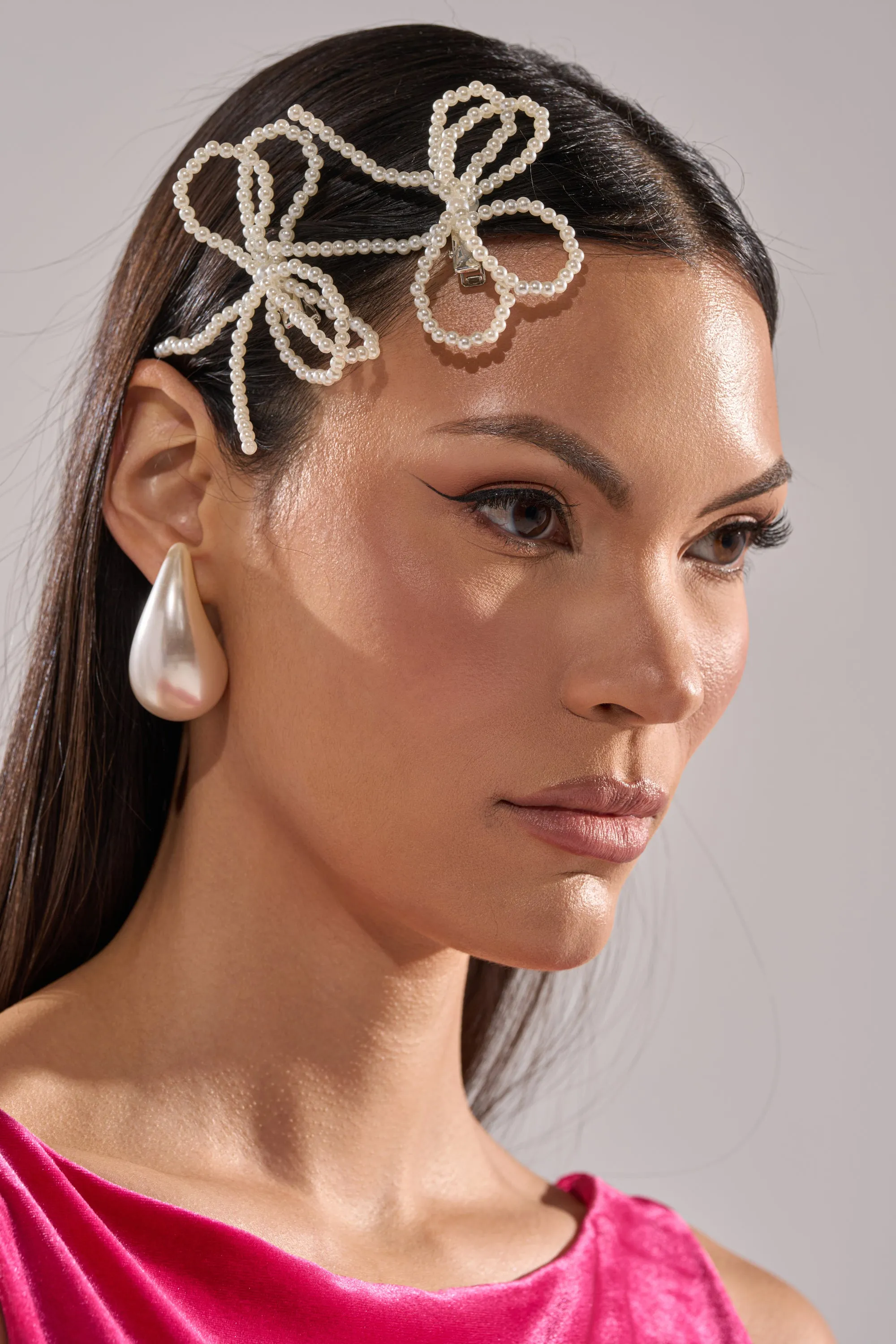 POLLY PEARL HAIR CLIP SET sold by AKIRA