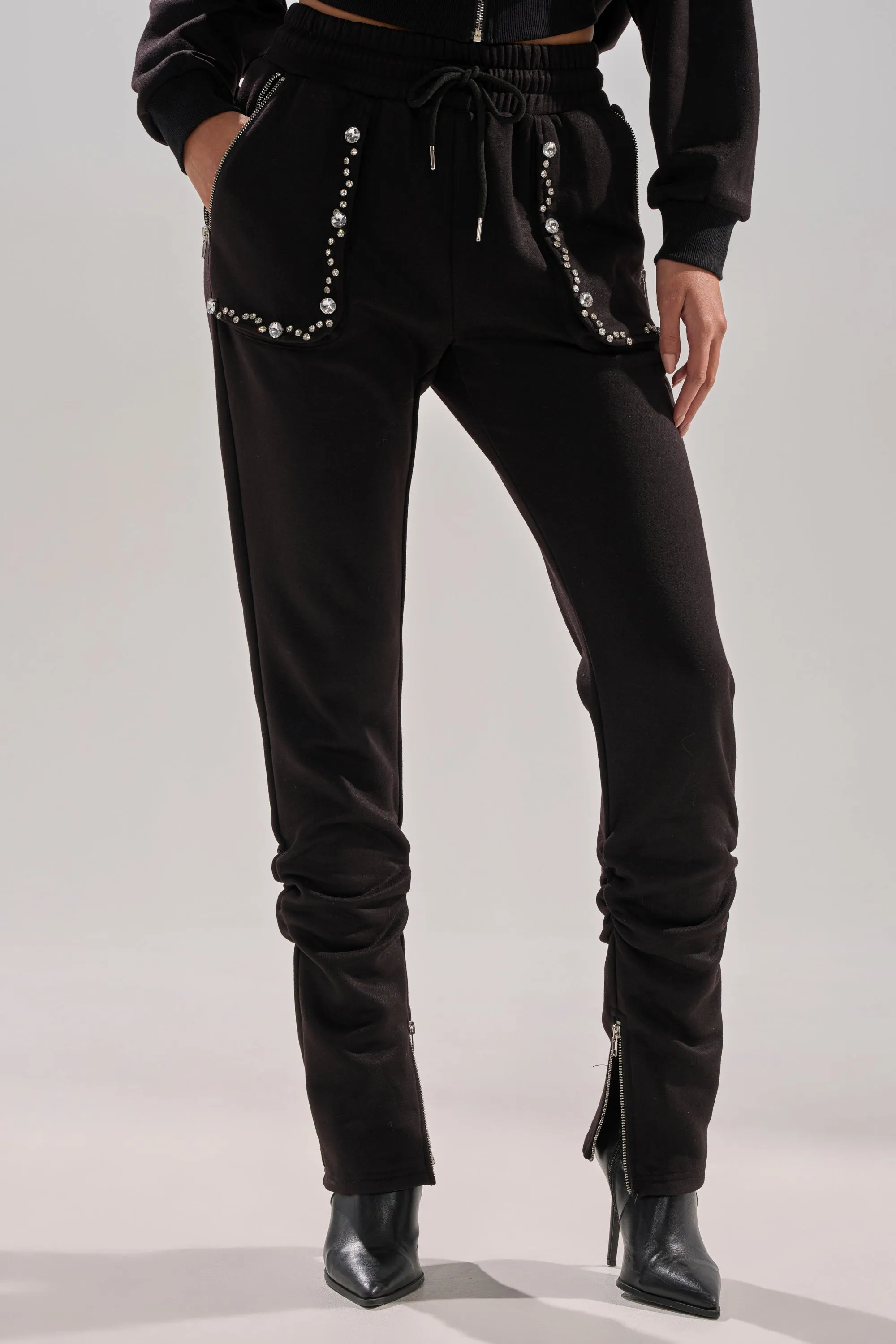 COZY HOLIDAY RHINESTONE JOGGER IN BLACK sold by AKIRA product image thumbnail 3