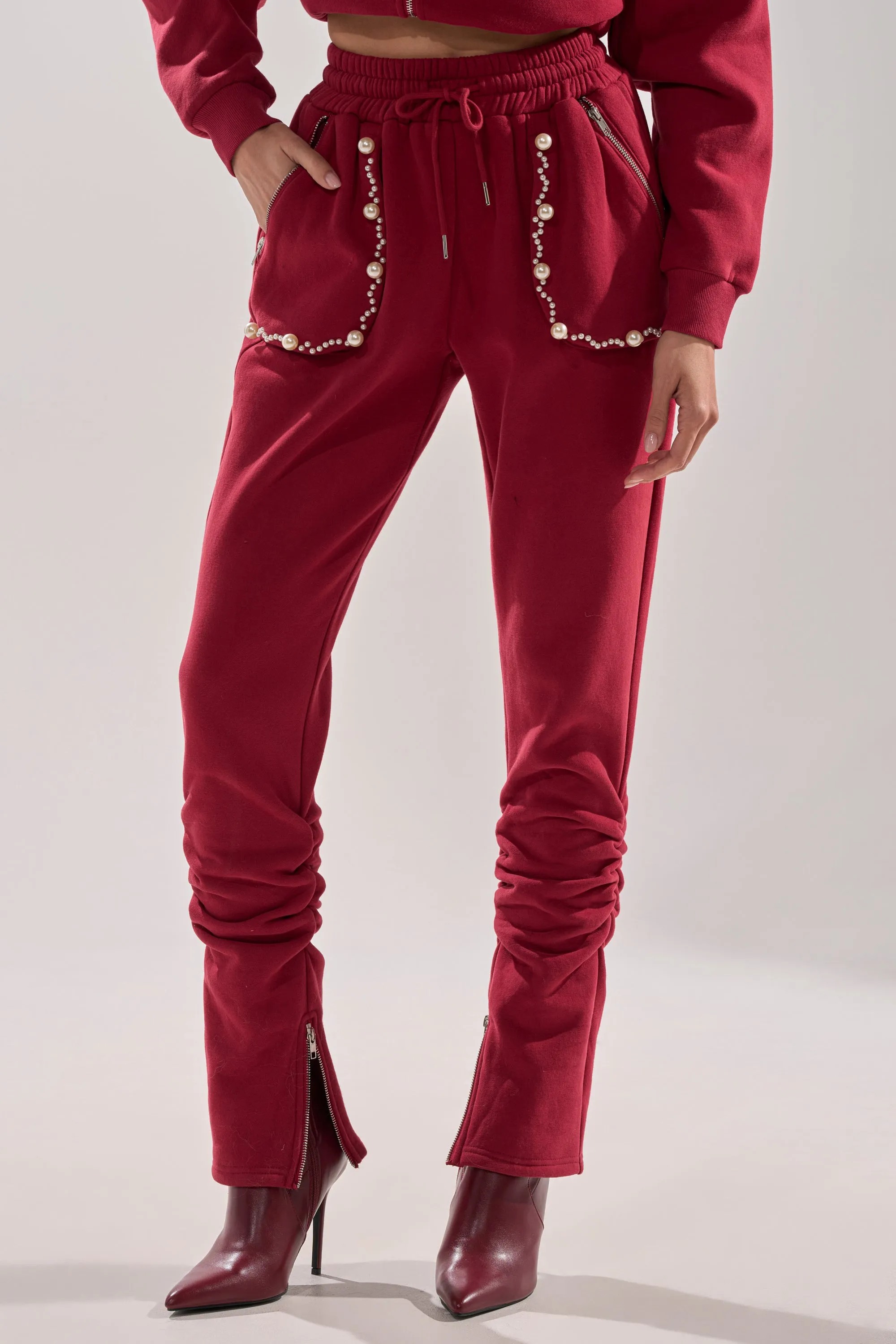 COZY HOLIDAY PEARL JOGGER IN BURGUNDY sold by AKIRA product image thumbnail 3