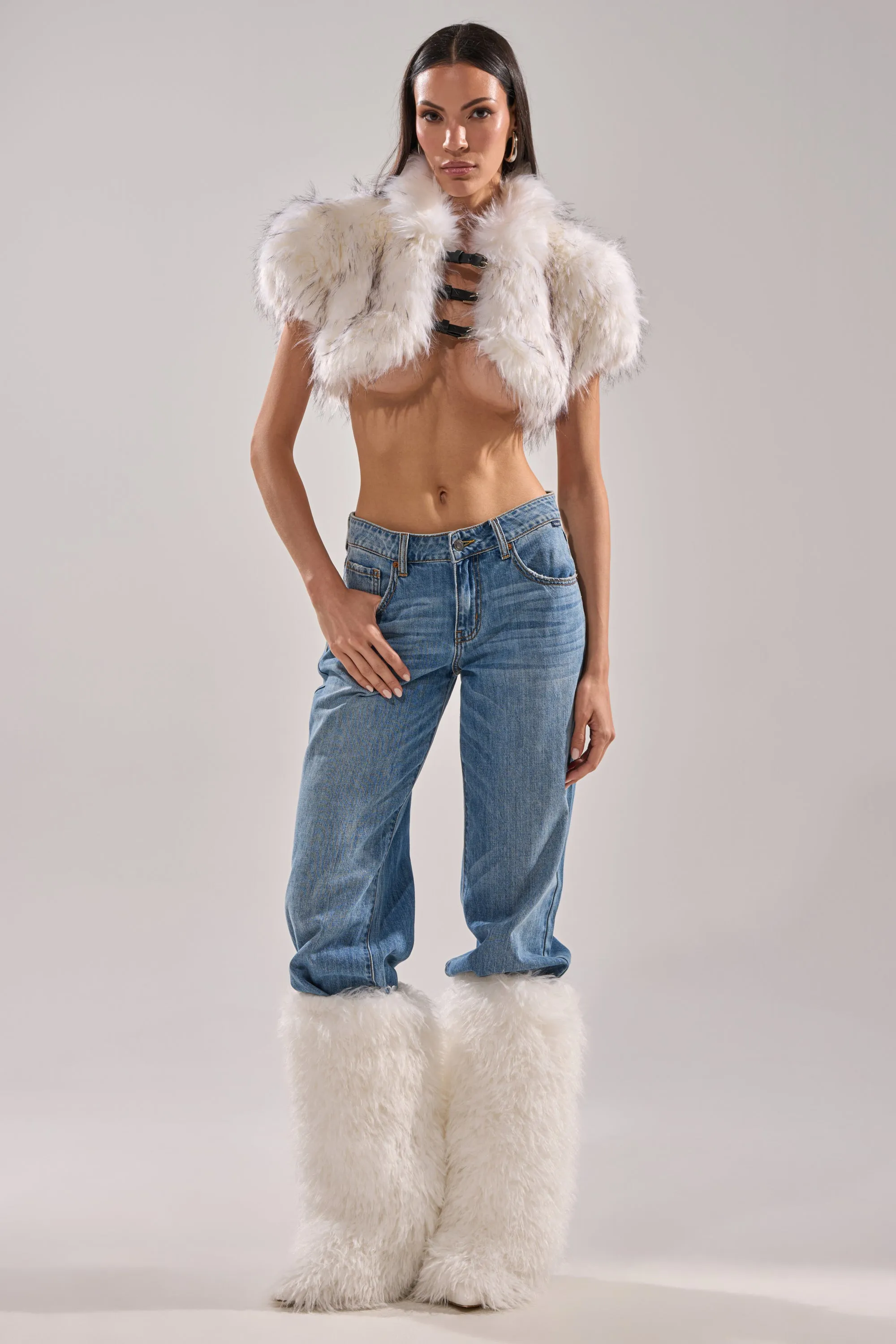 LUXE LIFE FAUX FUR SHAWL IN WHITE sold by AKIRA product image thumbnail 5