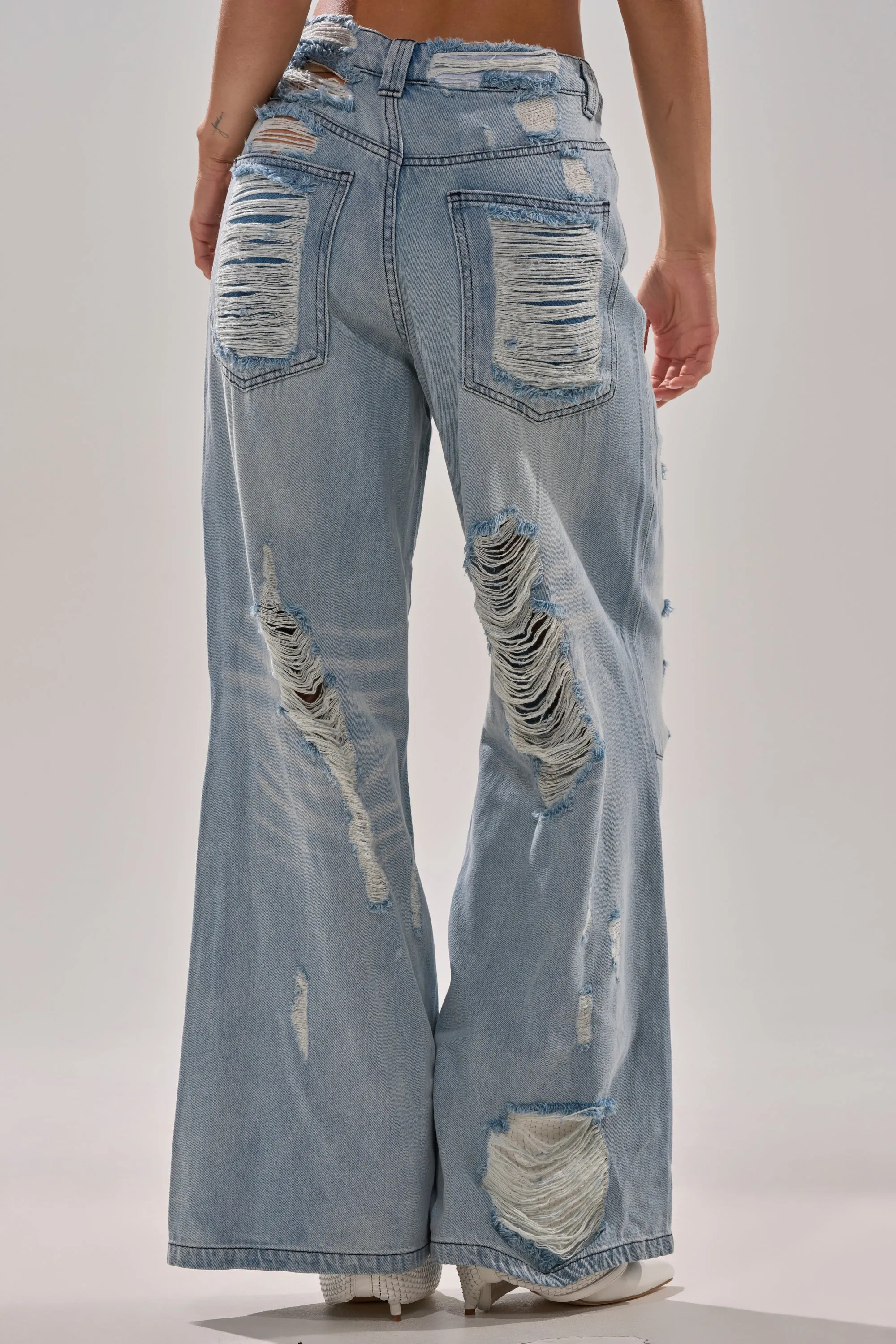 SUPER DISTRESSED WIDE LEG DENIM sold by AKIRA product image thumbnail 4