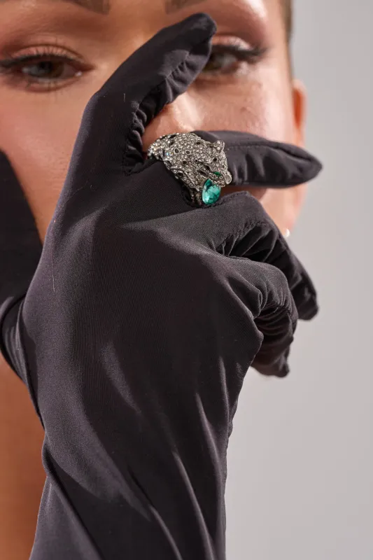 LUXE JAG RING sold by AKIRA