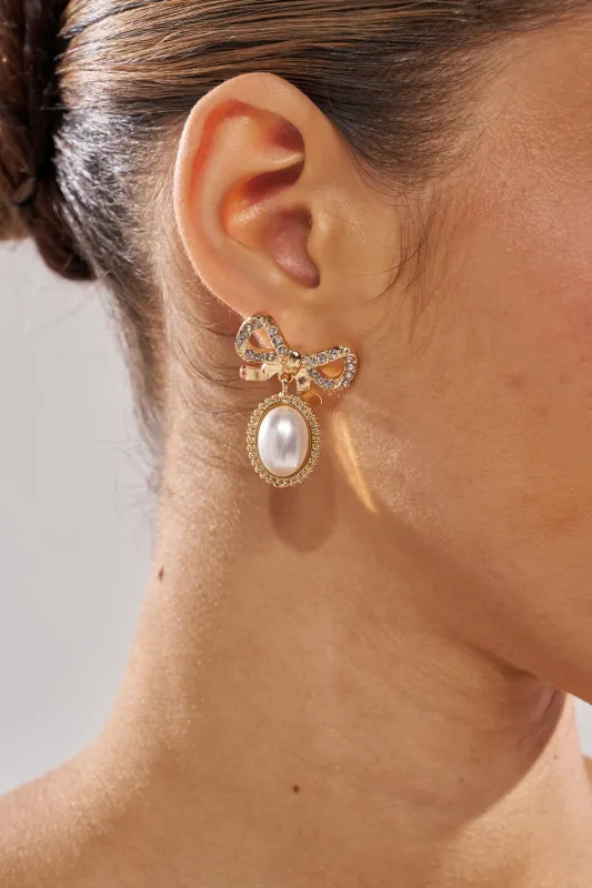 VIVI EARRING sold by AKIRA