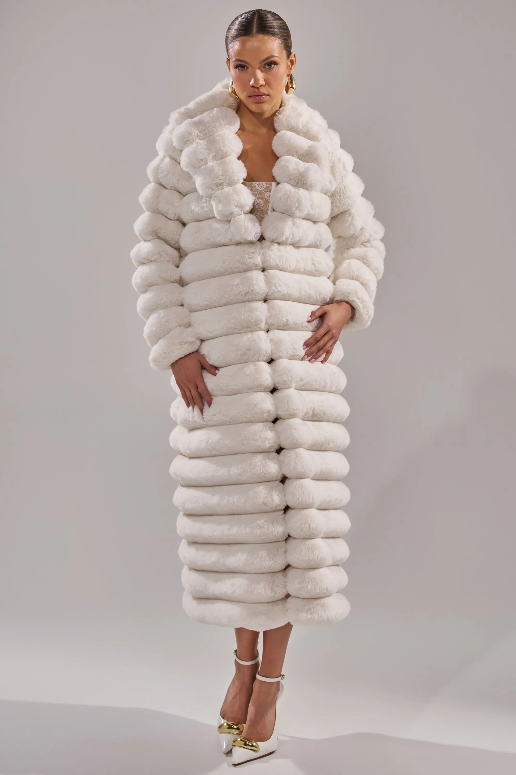 MAXI POPCORN FAUX FUR IN WHITE sold by AKIRA product image thumbnail 2
