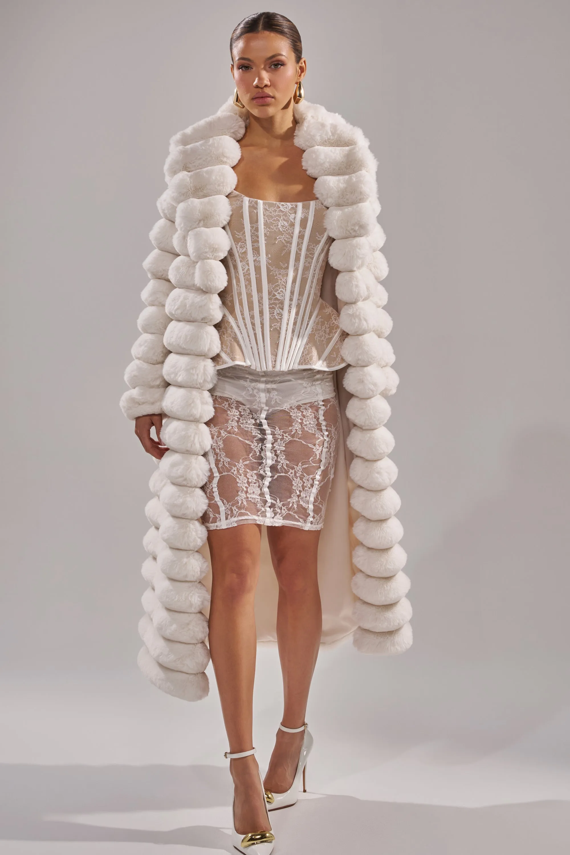MAXI POPCORN FAUX FUR IN WHITE sold by AKIRA product image thumbnail 4