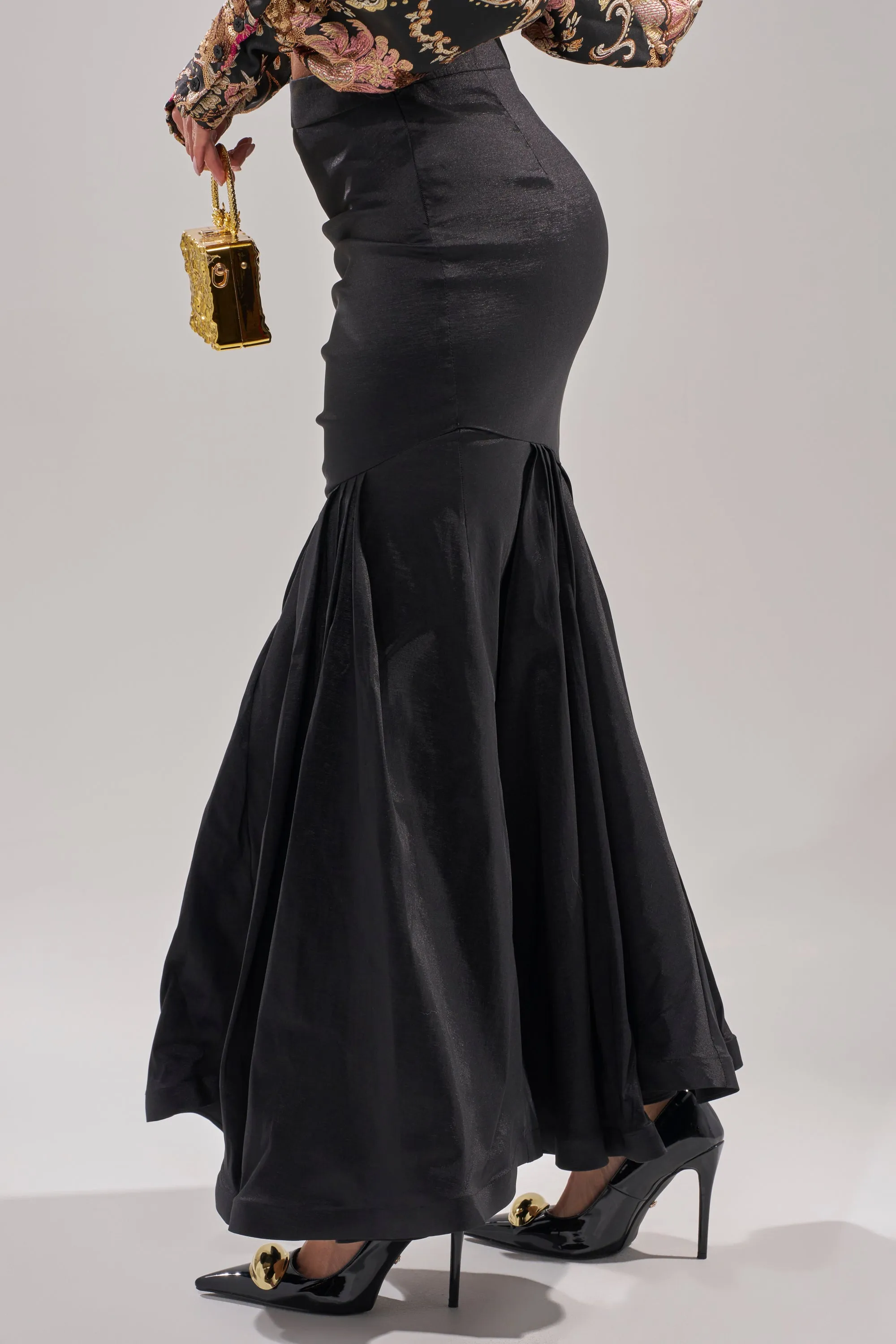 QUEEN OF IT ALL MAXI SKIRT sold by AKIRA product image thumbnail 2