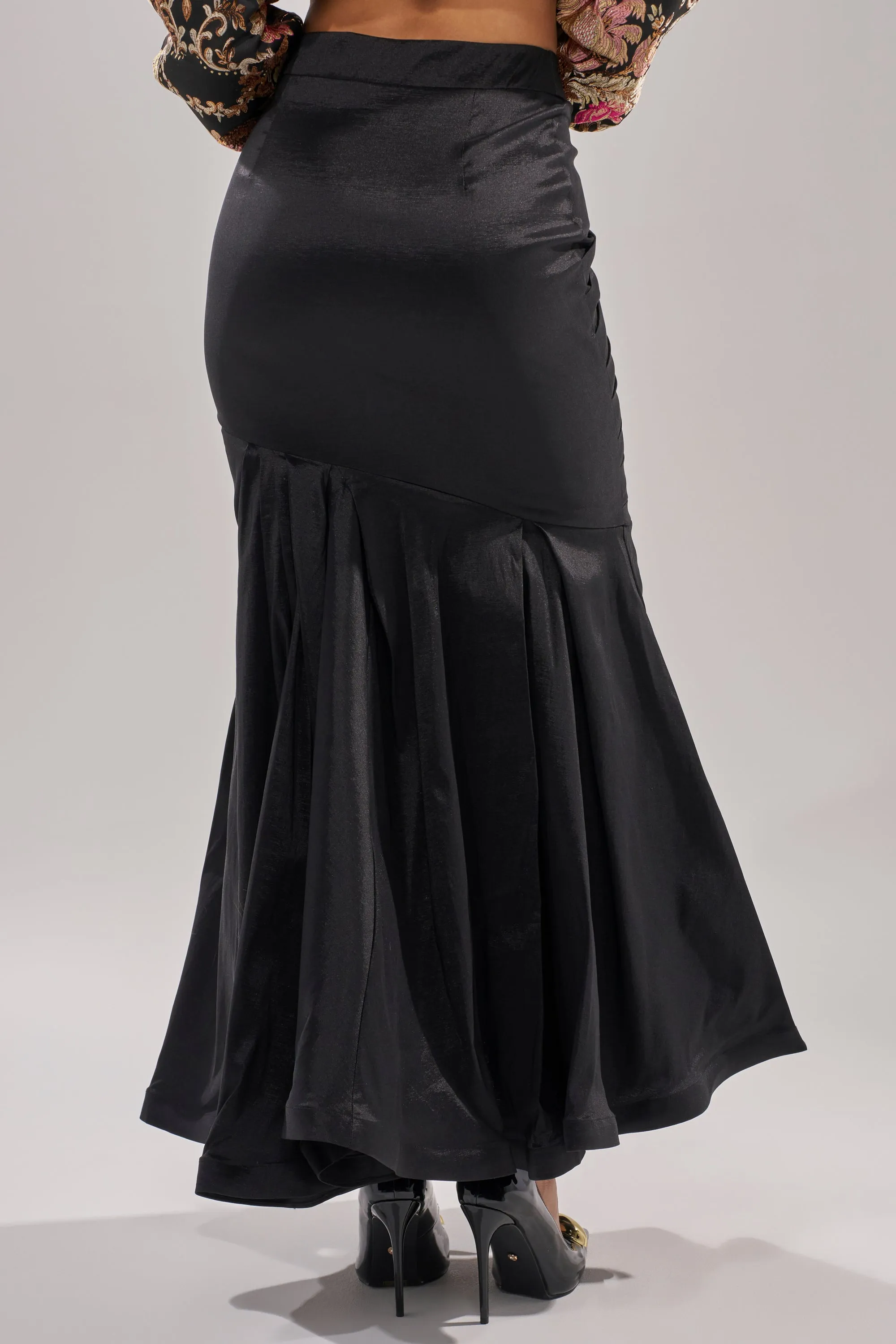 QUEEN OF IT ALL MAXI SKIRT sold by AKIRA product image thumbnail 3