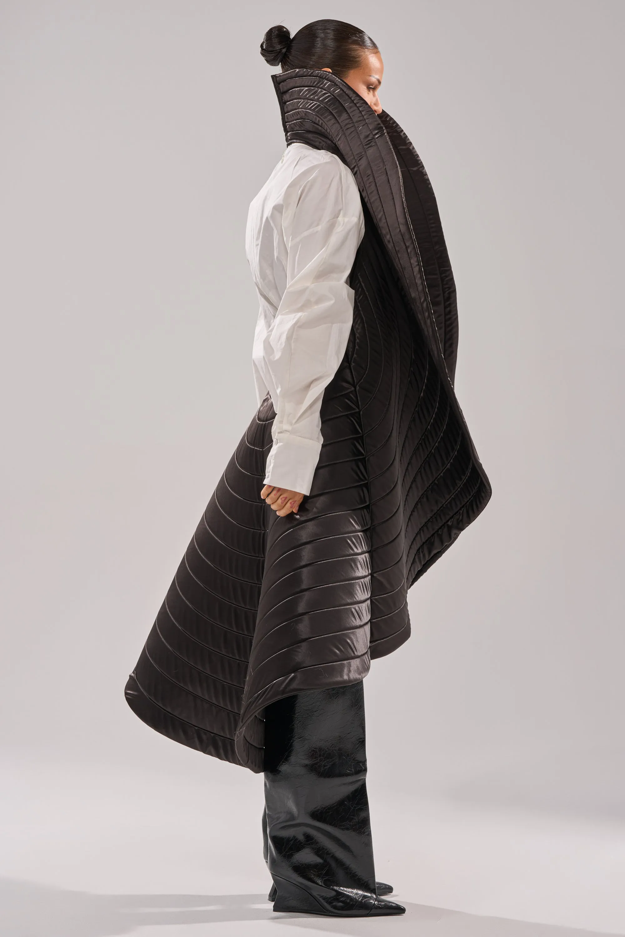 FOR THE DRAMA HIGH LOW VEST sold by AKIRA product image thumbnail 4