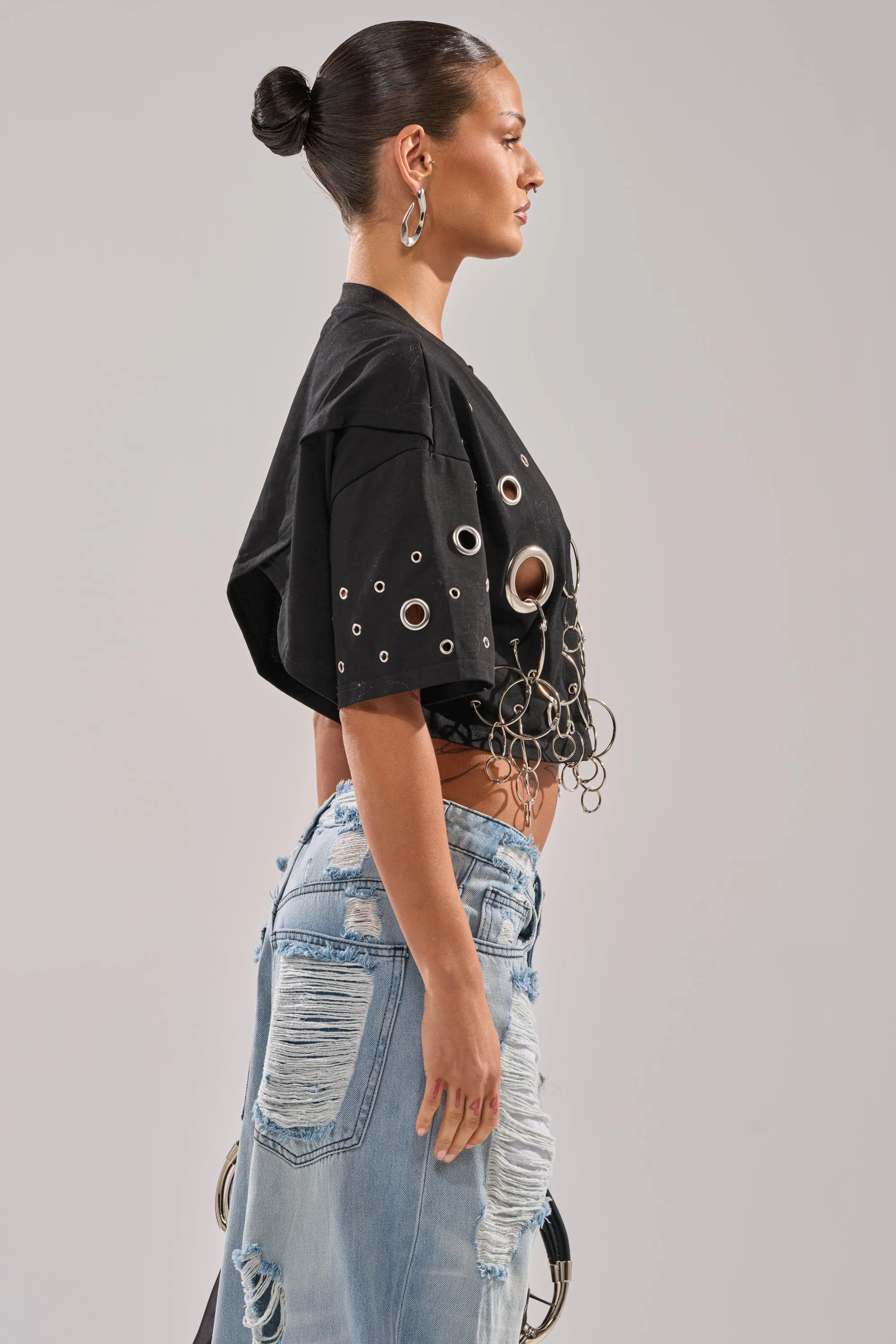 RING AROUND ME CROPPED TEE sold by AKIRA product image thumbnail 3