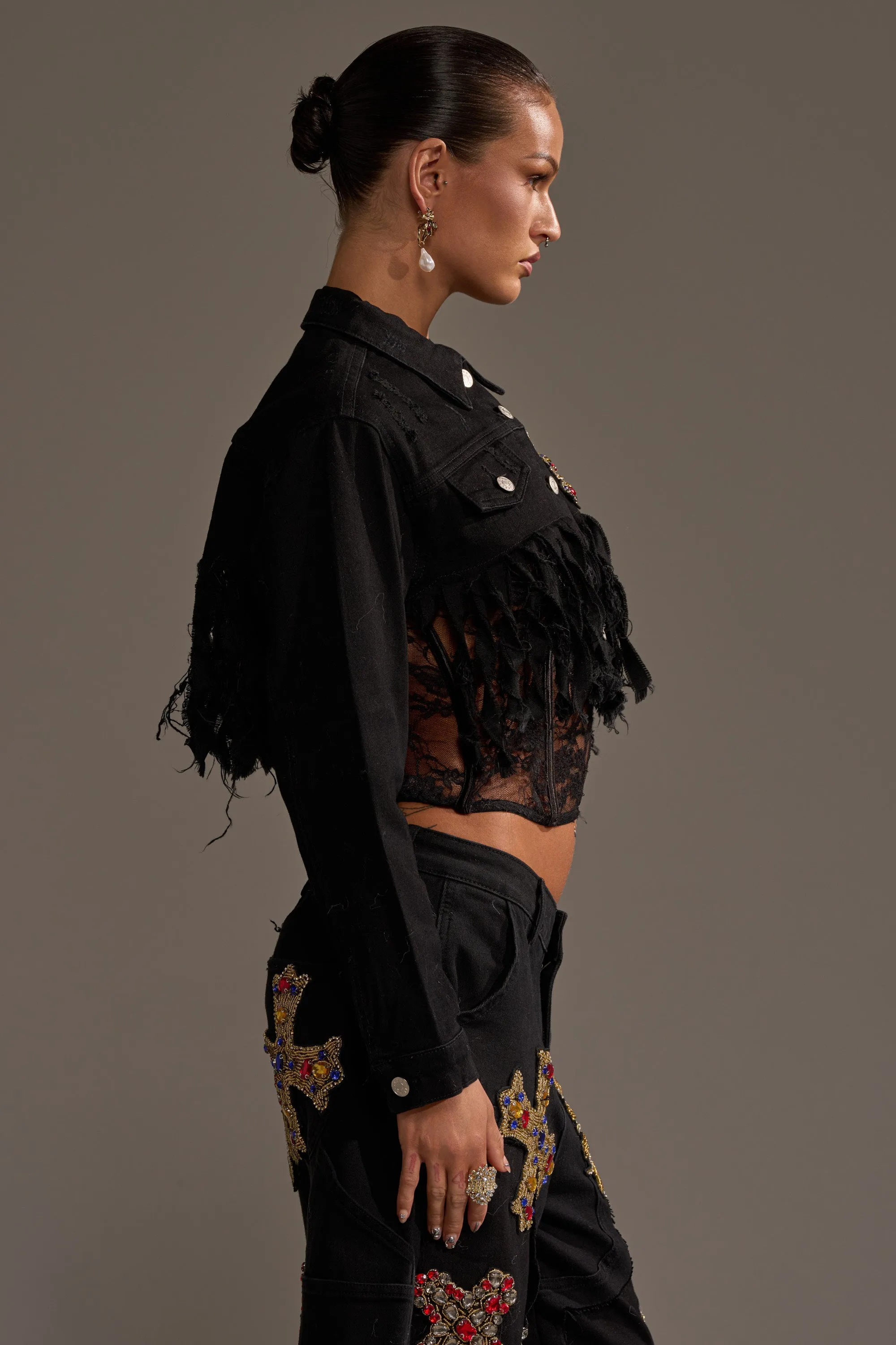 MAIN SQUEEZE CROPPED DENIM JACKET sold by AKIRA product image thumbnail 4