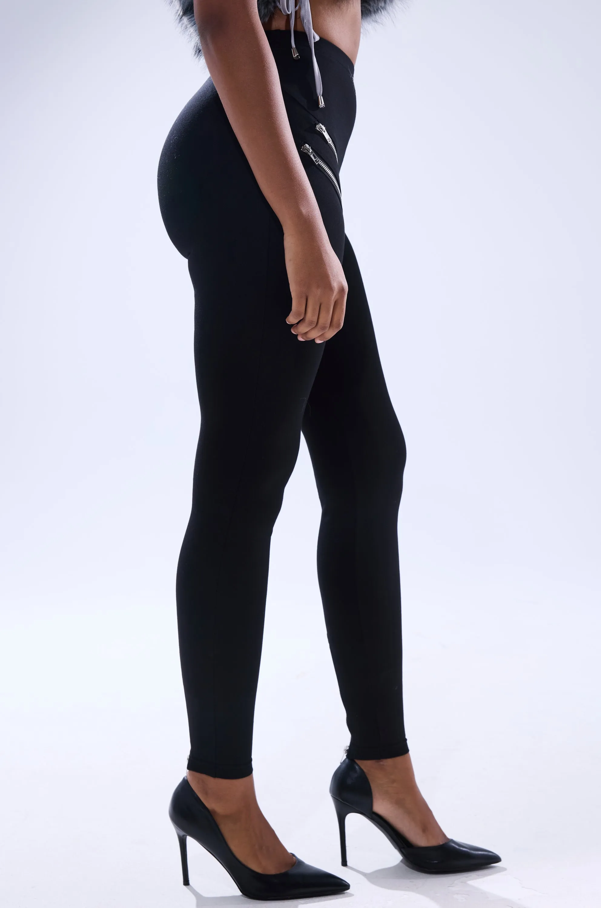 ZIP ME UP SEAMLESS LEGGING sold by AKIRA product image thumbnail 5