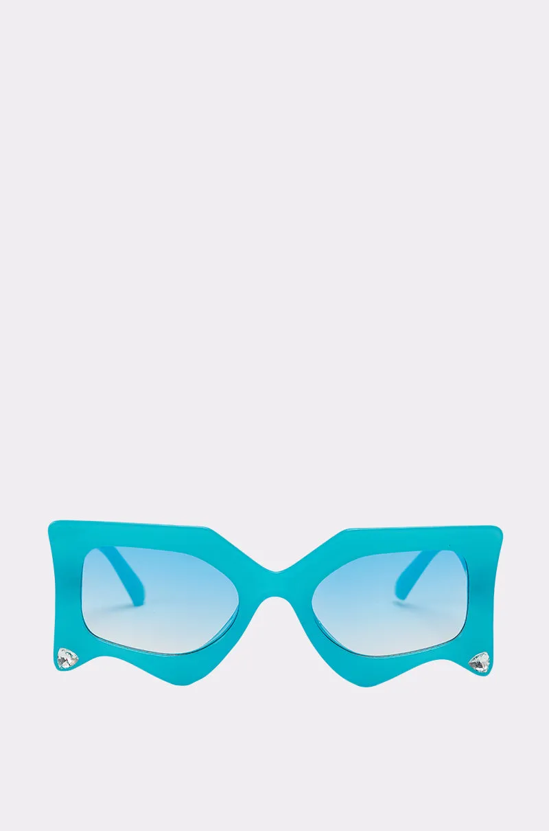 KELYN SUNGLASSES sold by AKIRA product image thumbnail 2