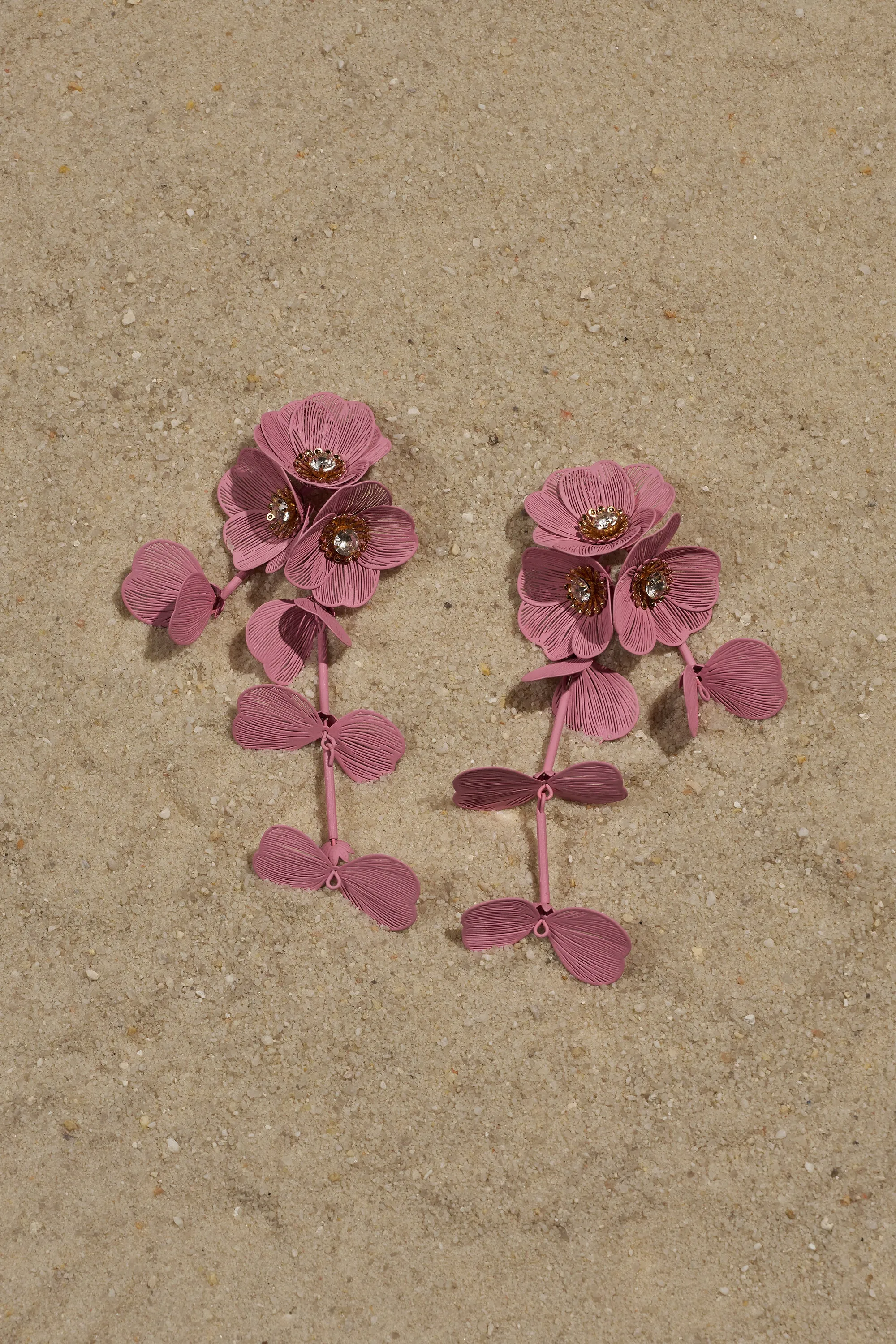 DO TOO MUCH EARRING sold by AKIRA