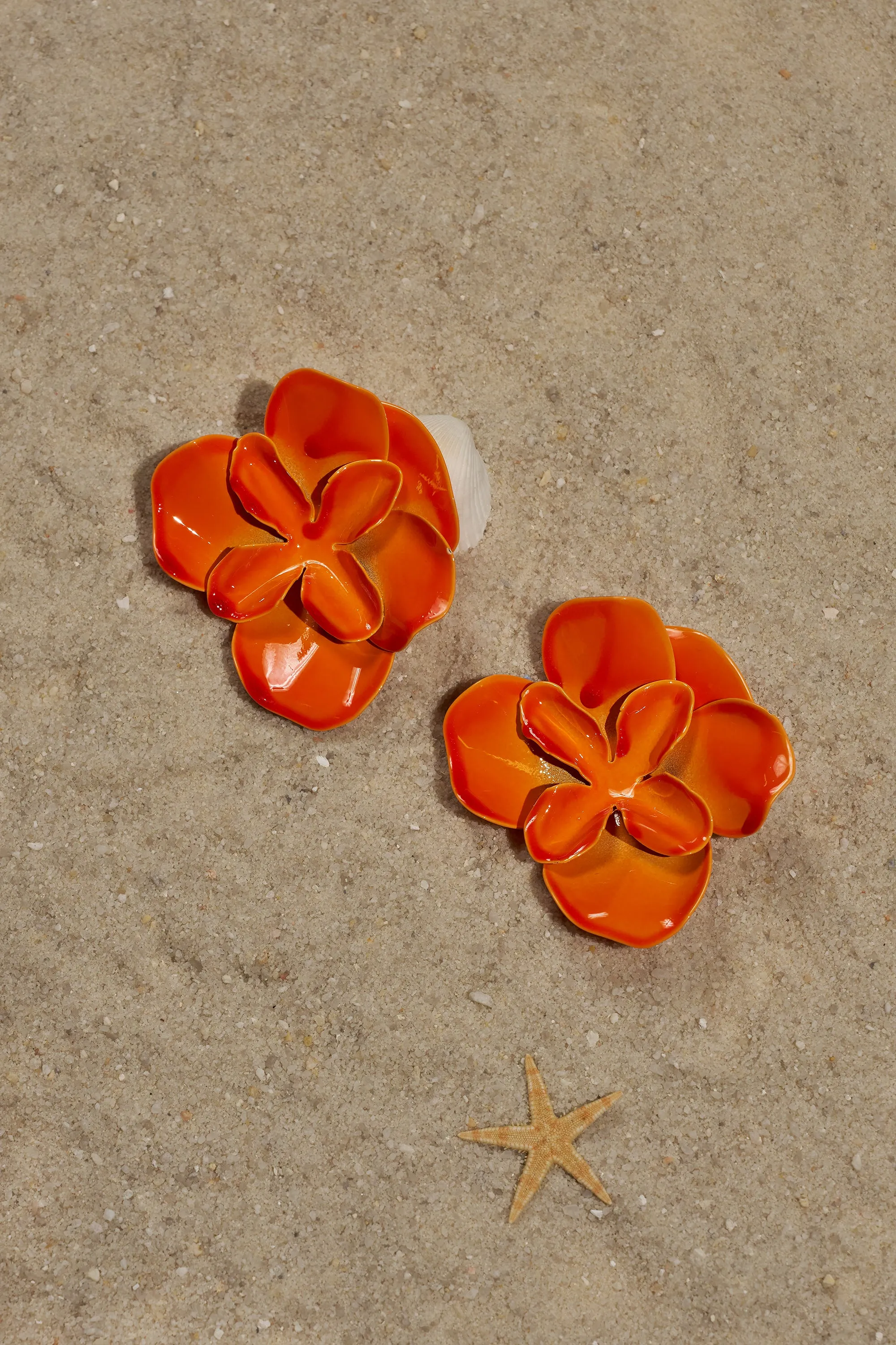 ON DND EARRING sold by AKIRA