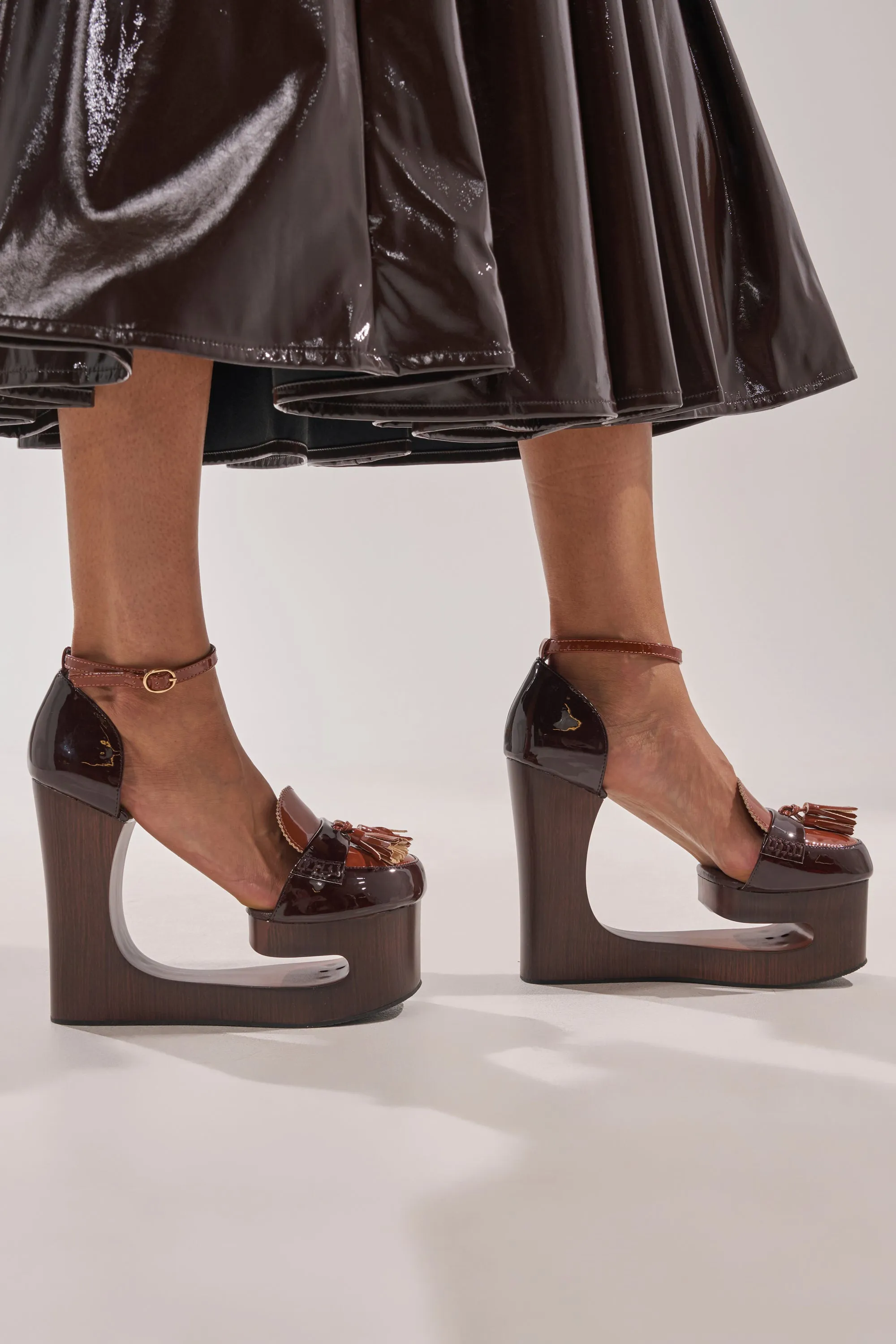 AKIRA GOLD BIXBY BROWN EMPTY WEDGE PUMP sold by AKIRA product image thumbnail 3