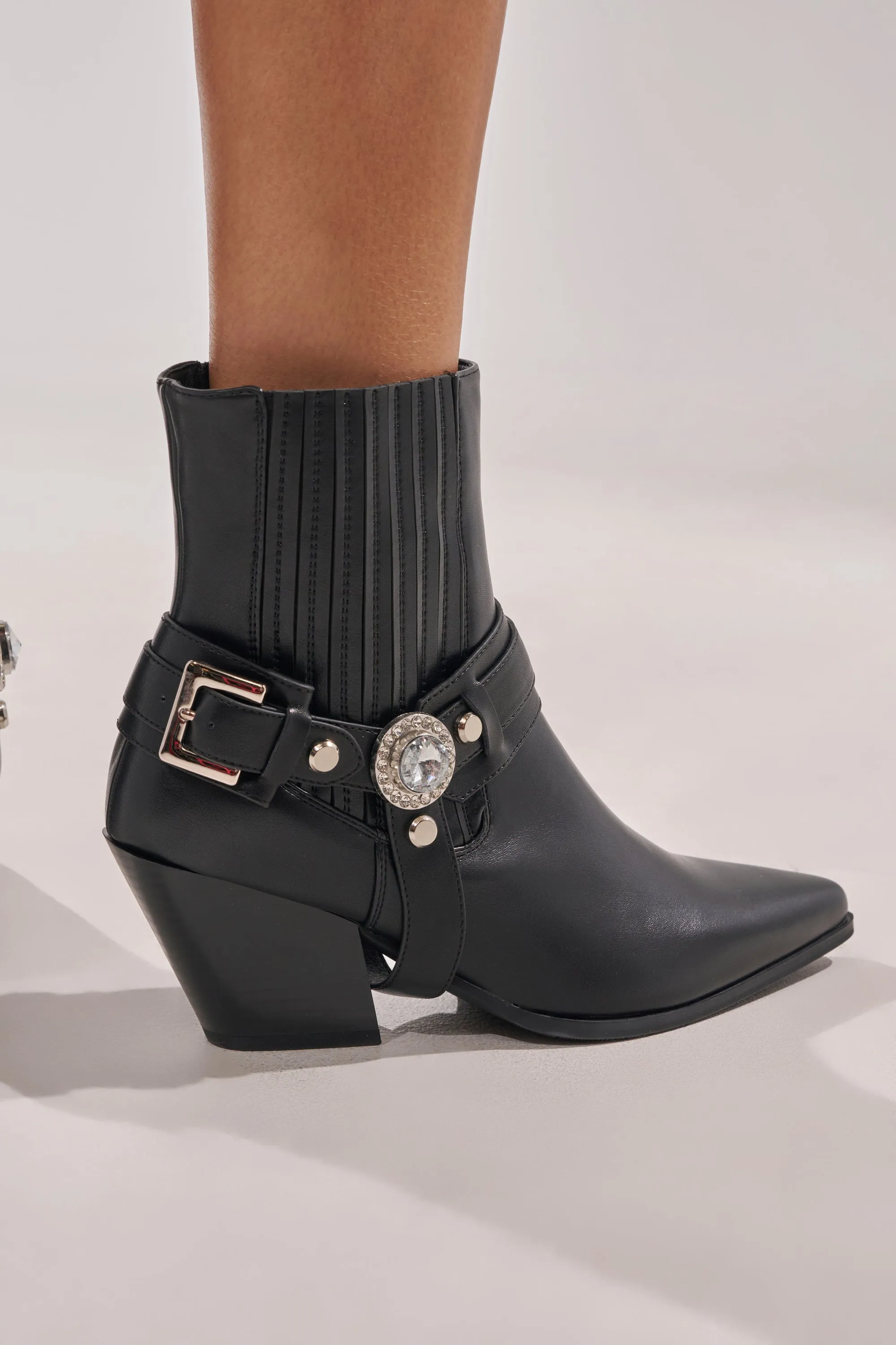 AZALEA WANG LENKOV BLACK WESTERN BOOT sold by AKIRA product image thumbnail 3