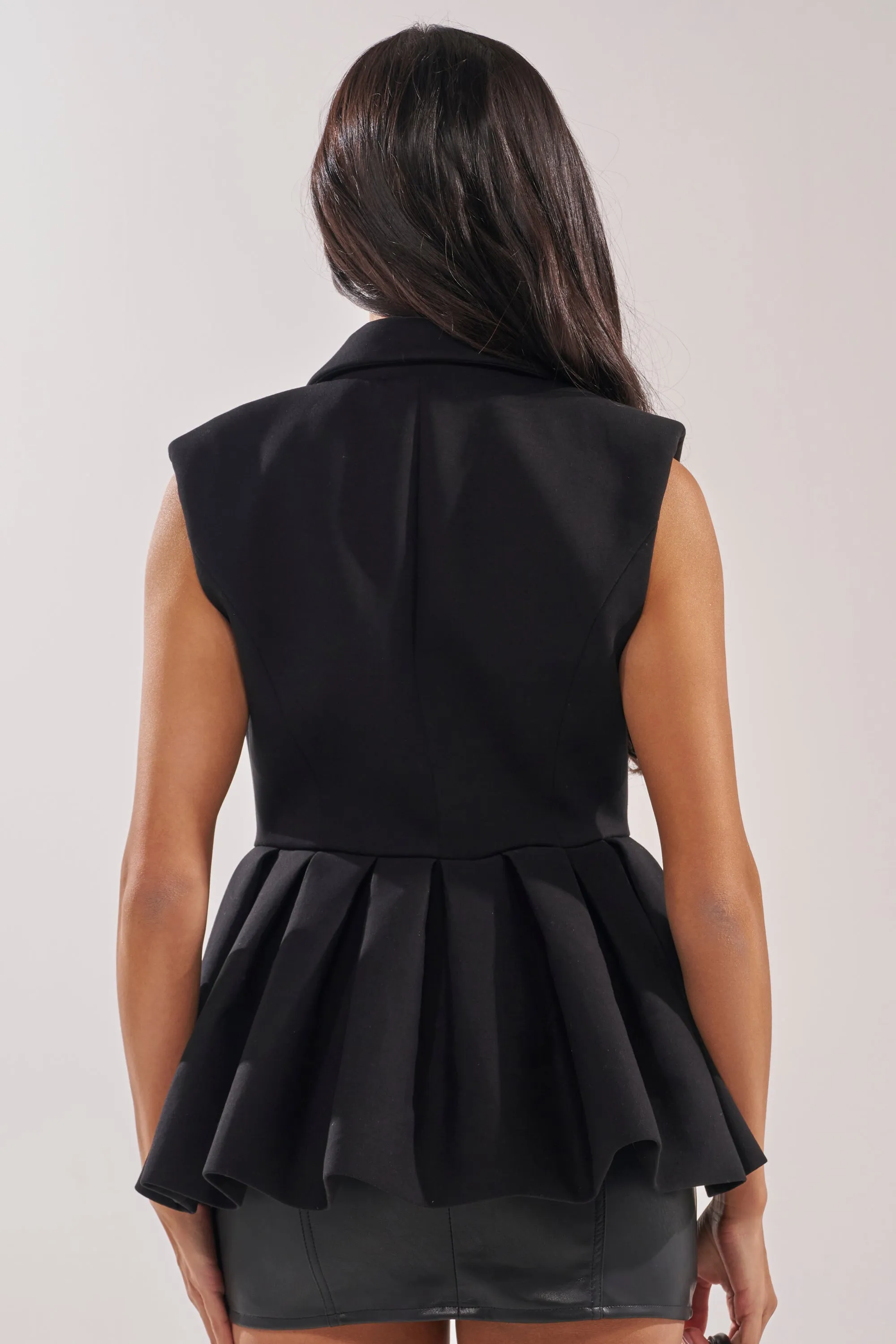 NAOMI BLAZER VEST IN BLACK sold by AKIRA product image thumbnail 4