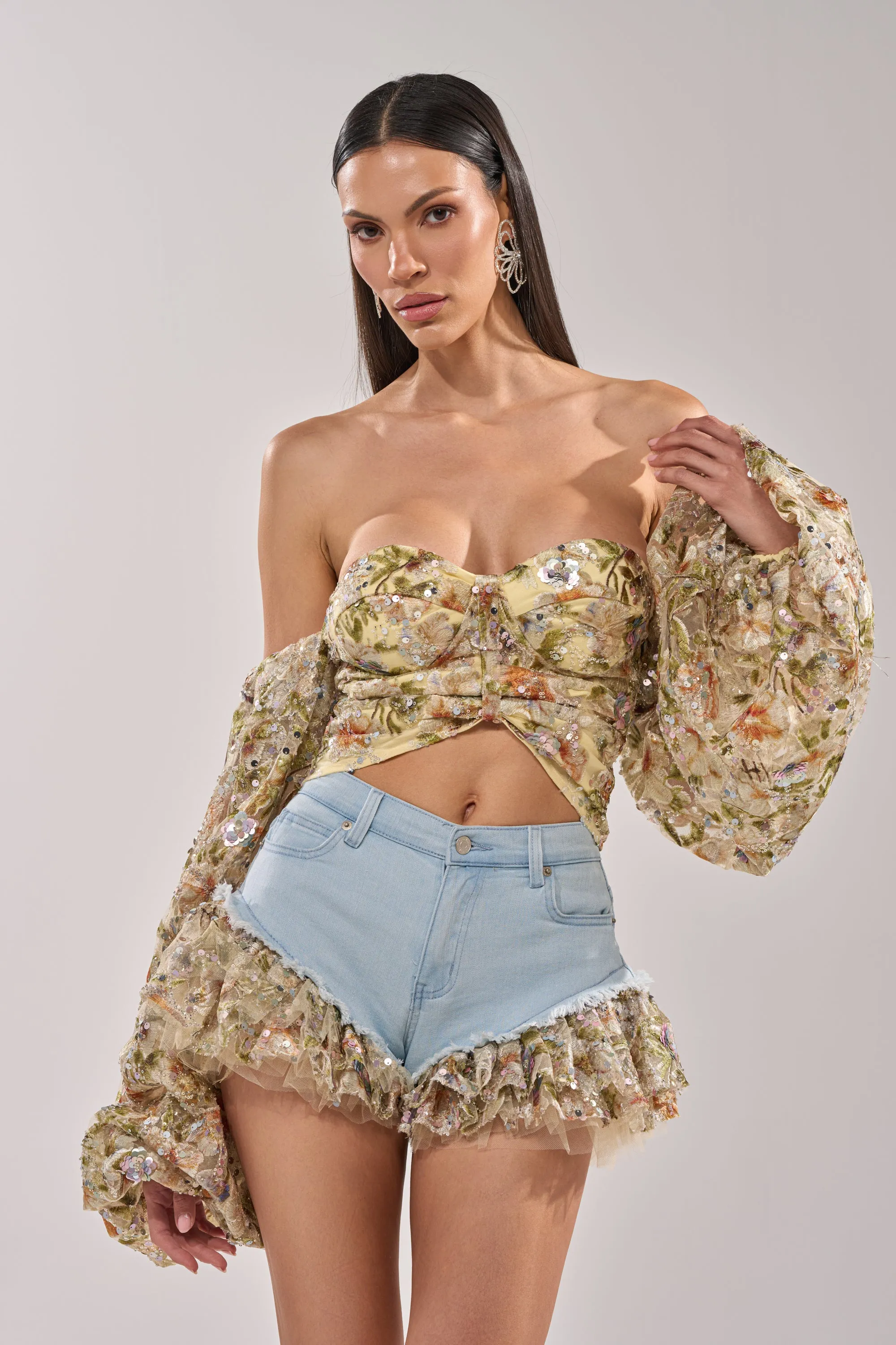 QUEEN OF IT ALL FLORAL BLOUSE sold by AKIRA product image thumbnail 2