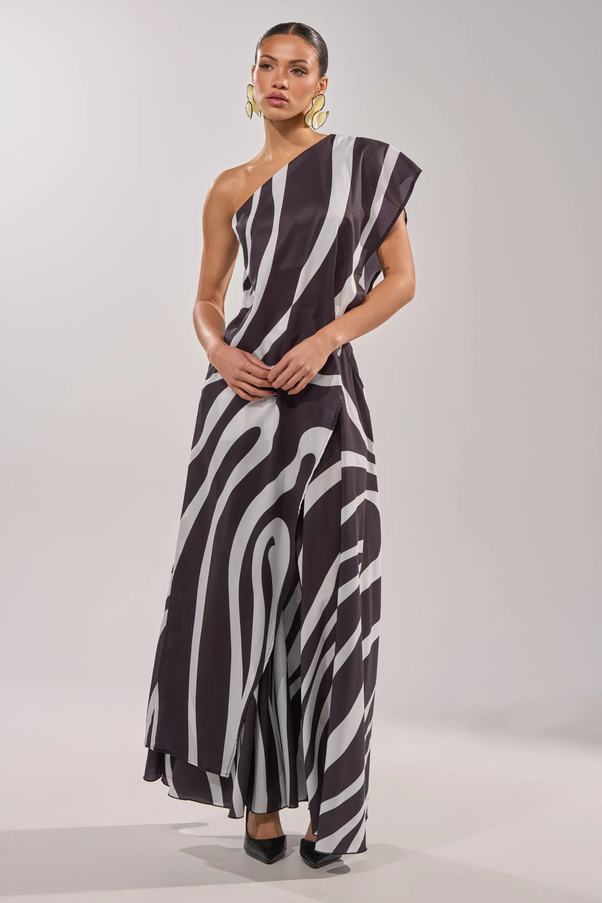 TRINA ELONGATED SINGLE SHOULDER TOP sold by AKIRA product image thumbnail 2