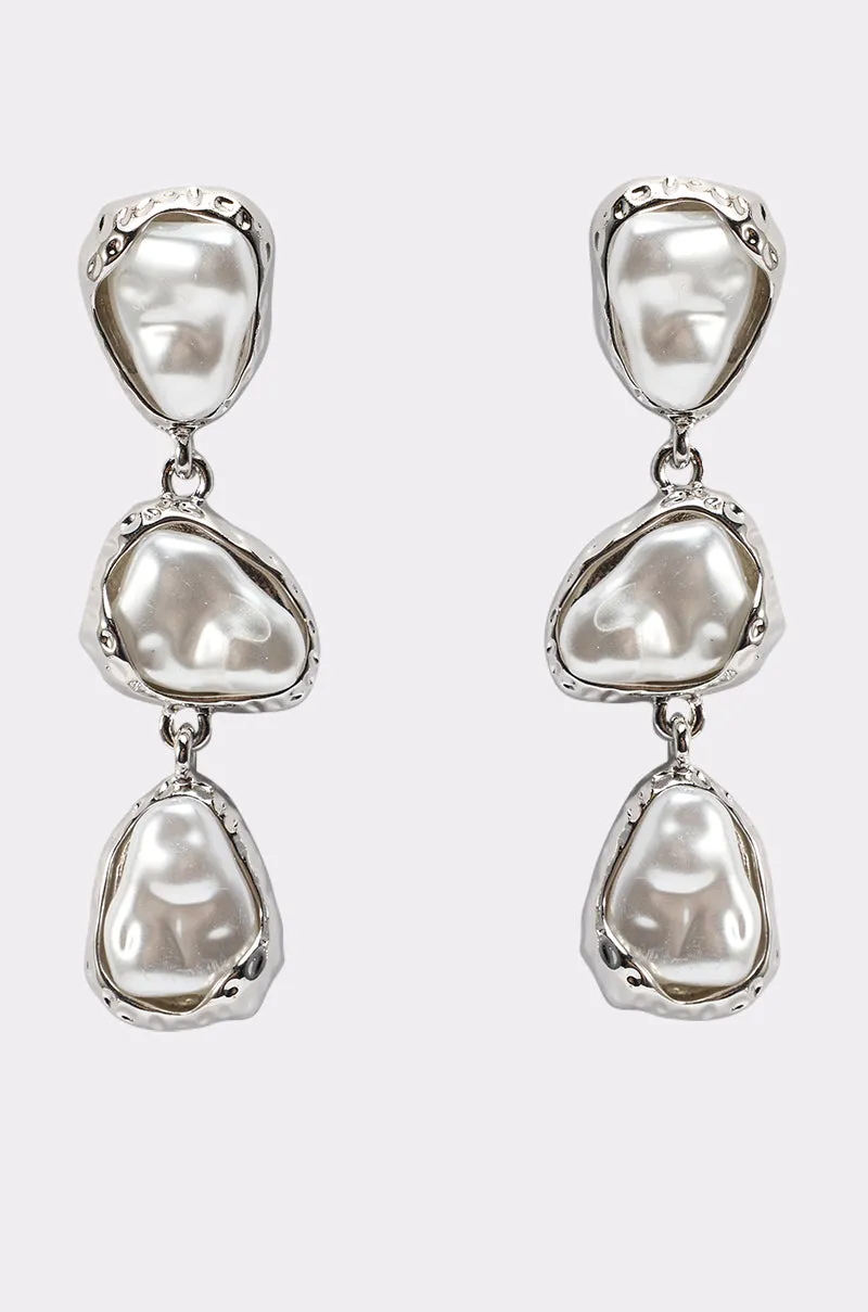 SUE EARRING sold by AKIRA