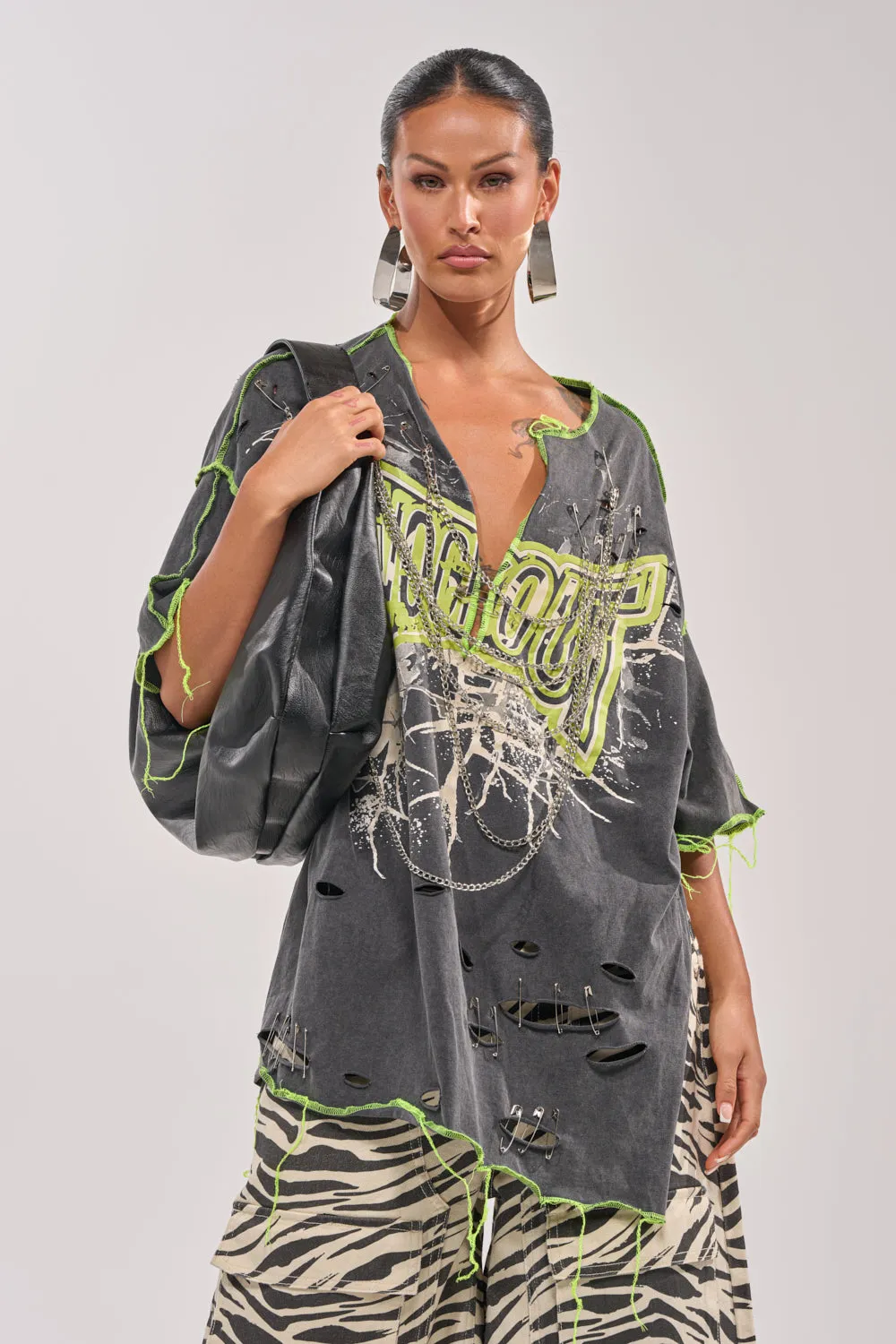 KNOCKOUT OVERSIZED TEE sold by AKIRA product image thumbnail 2