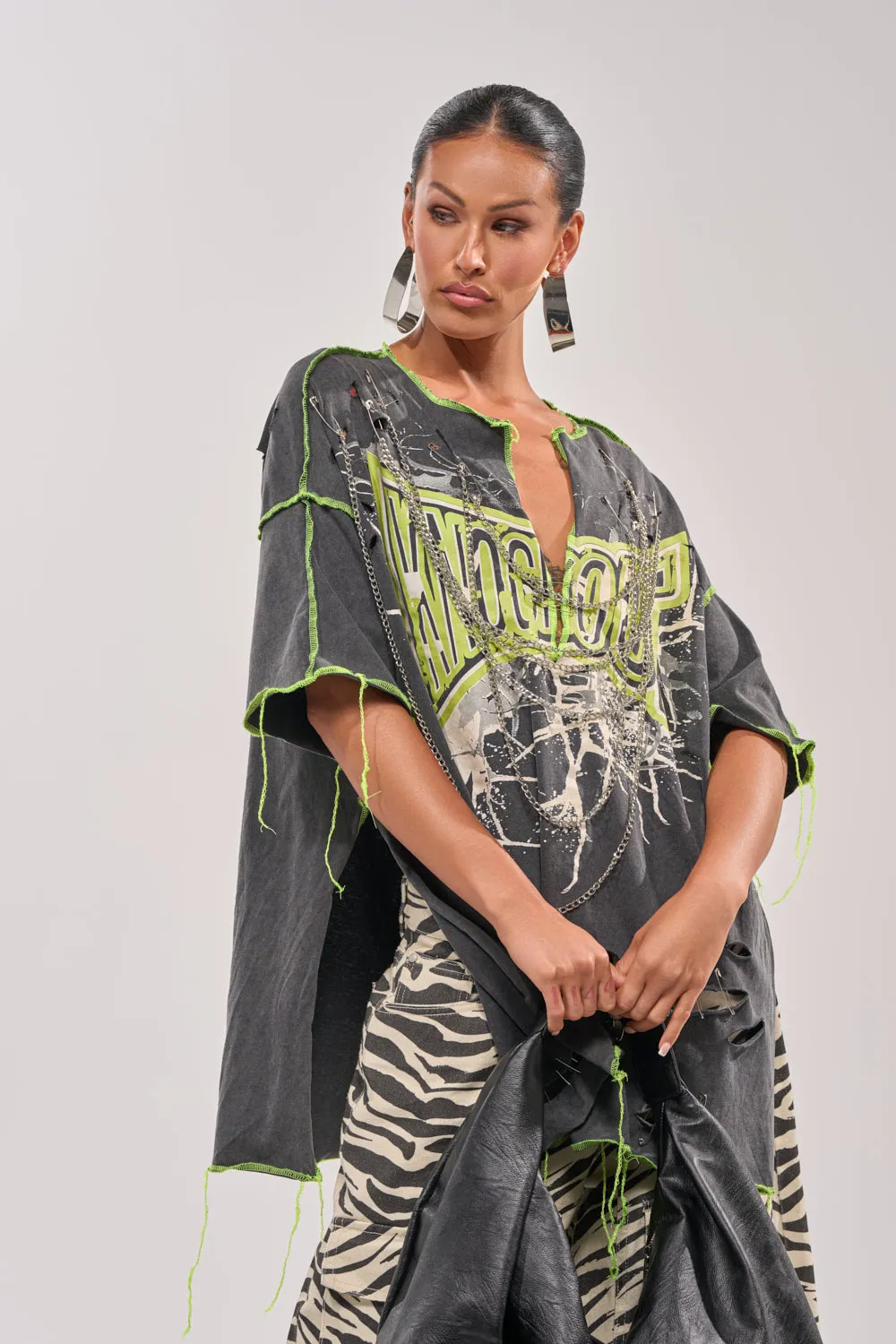 KNOCKOUT OVERSIZED TEE sold by AKIRA product image thumbnail 4