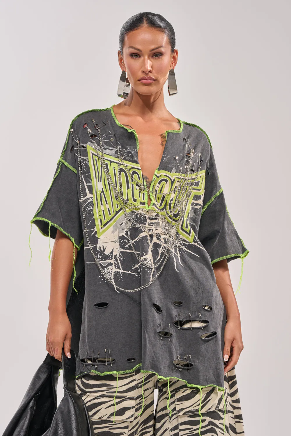KNOCKOUT OVERSIZED TEE sold by AKIRA product image thumbnail 3