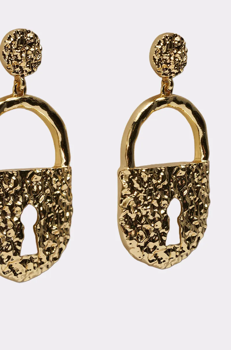 ON LOCK EARRING sold by AKIRA product image thumbnail 4