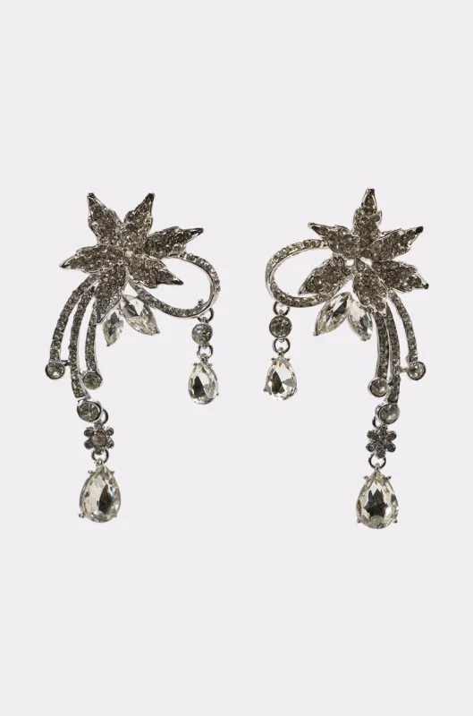 TRIANA EARRING made by AKIRA