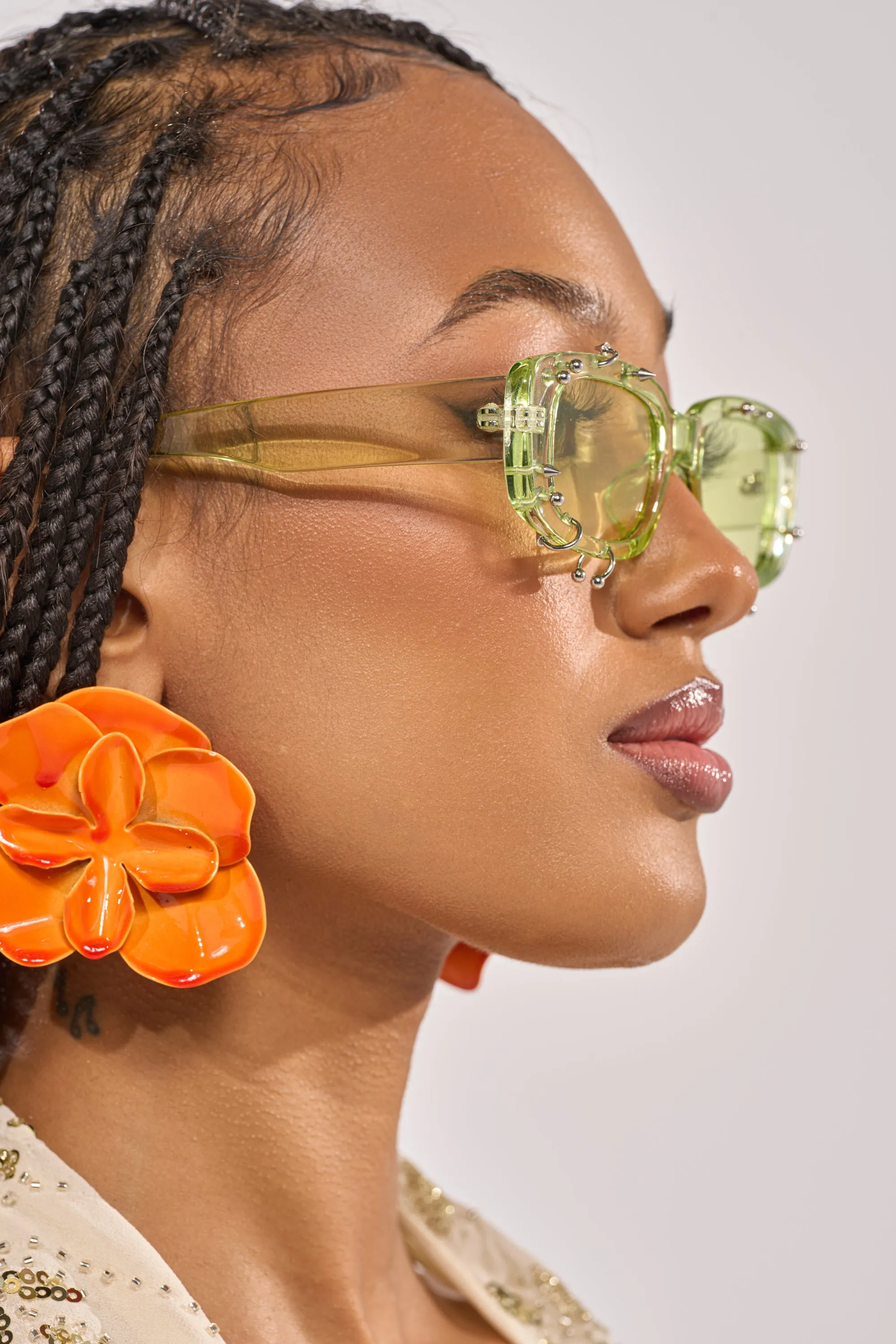 WITH A TWIST SUNGLASSES sold by AKIRA product image thumbnail 3