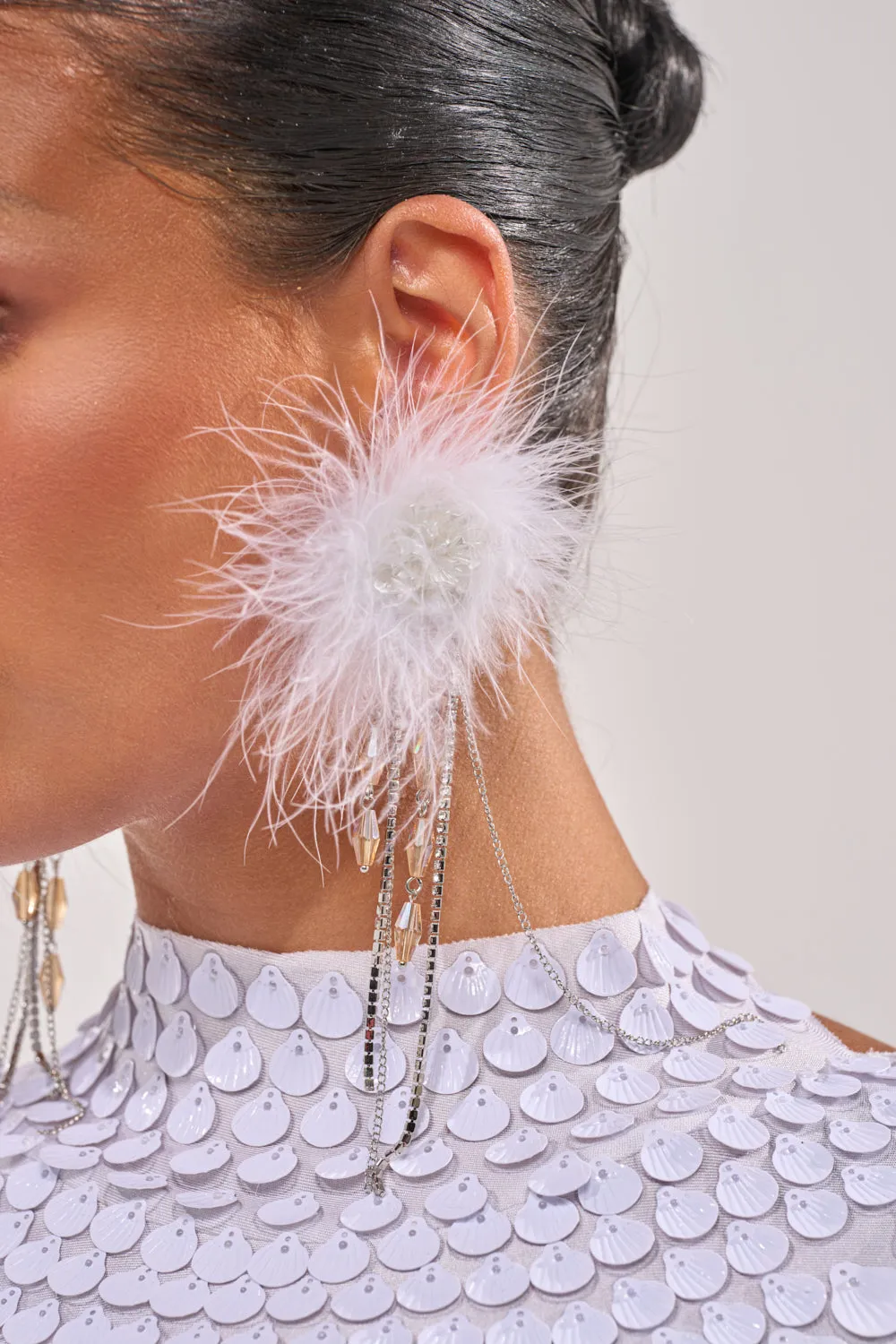 LUXE LIVING FEATHER EARRING sold by AKIRA product image thumbnail 2