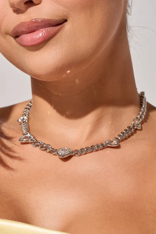 BESS NECKLACE made by AKIRA