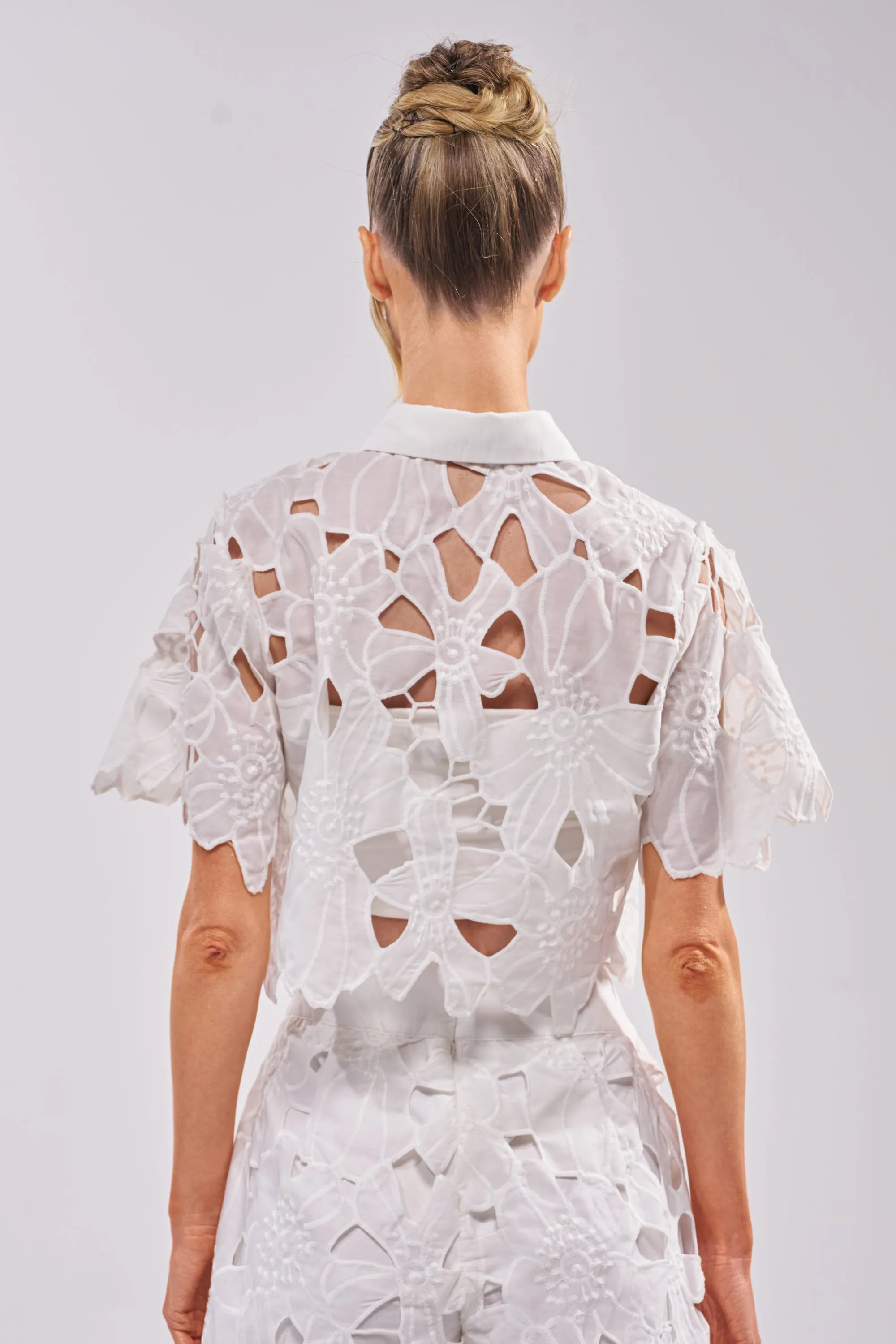 DOLLY FLORAL BUTTON DOWN IN WHITE sold by AKIRA product image thumbnail 4