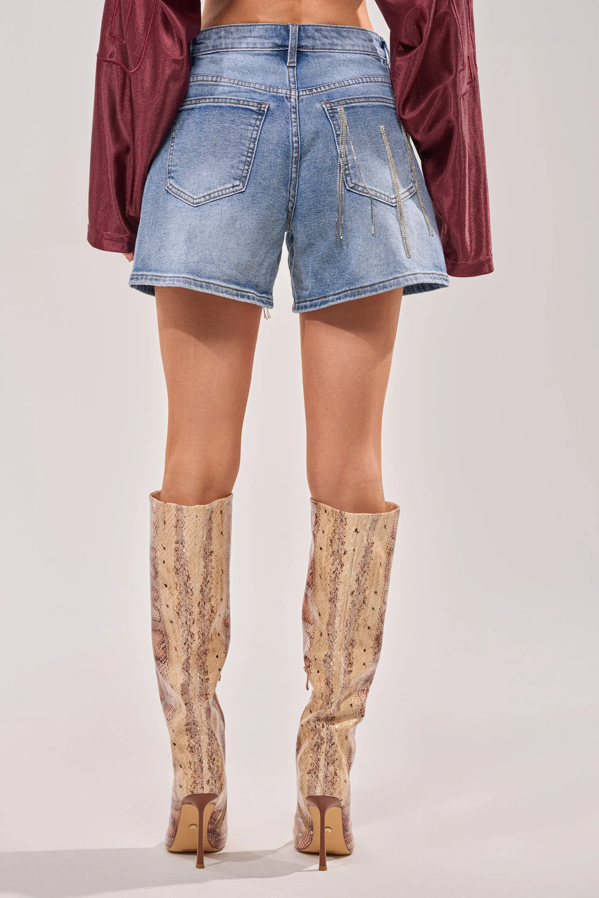 DRIP CITY DENIM SHORT sold by AKIRA product image thumbnail 4