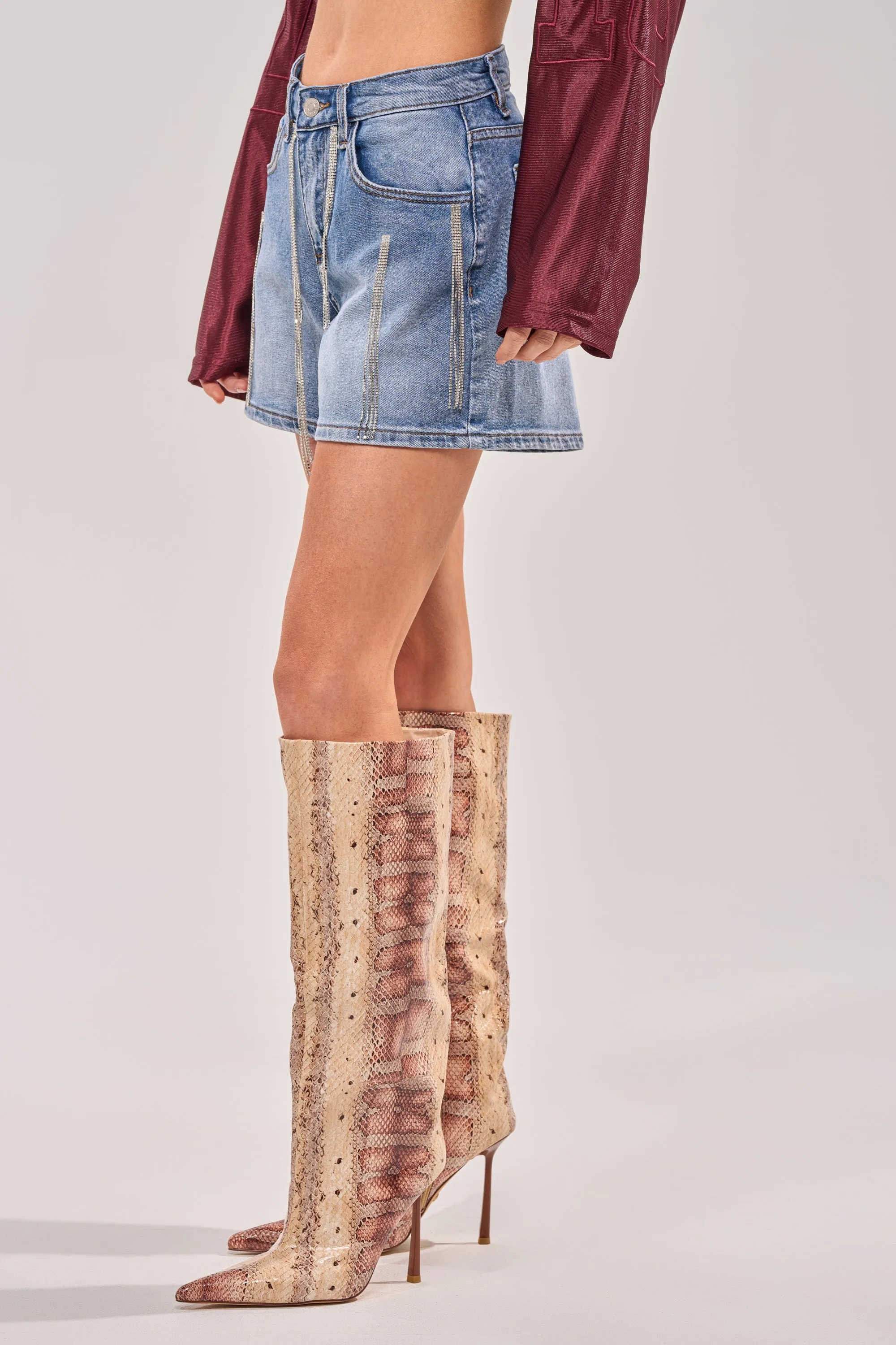 DRIP CITY DENIM SHORT sold by AKIRA product image thumbnail 3