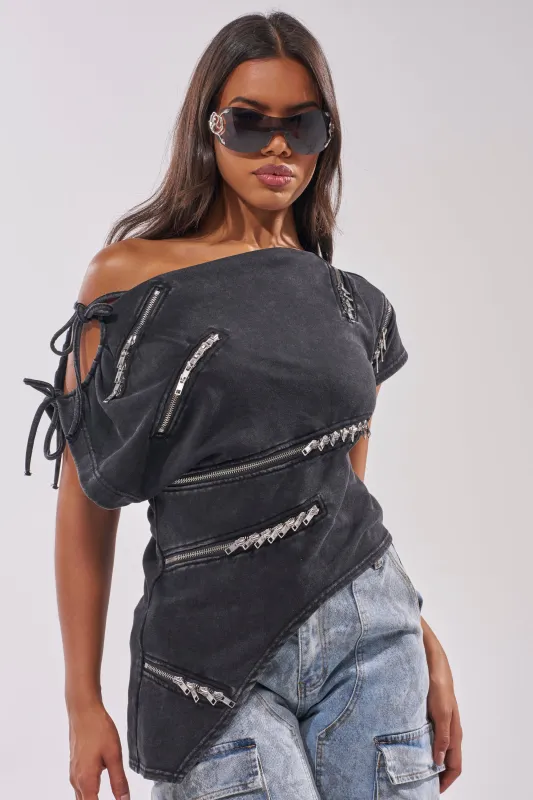 ROGUE ZIPPER ASYMMETRIC TEE made by AKIRA