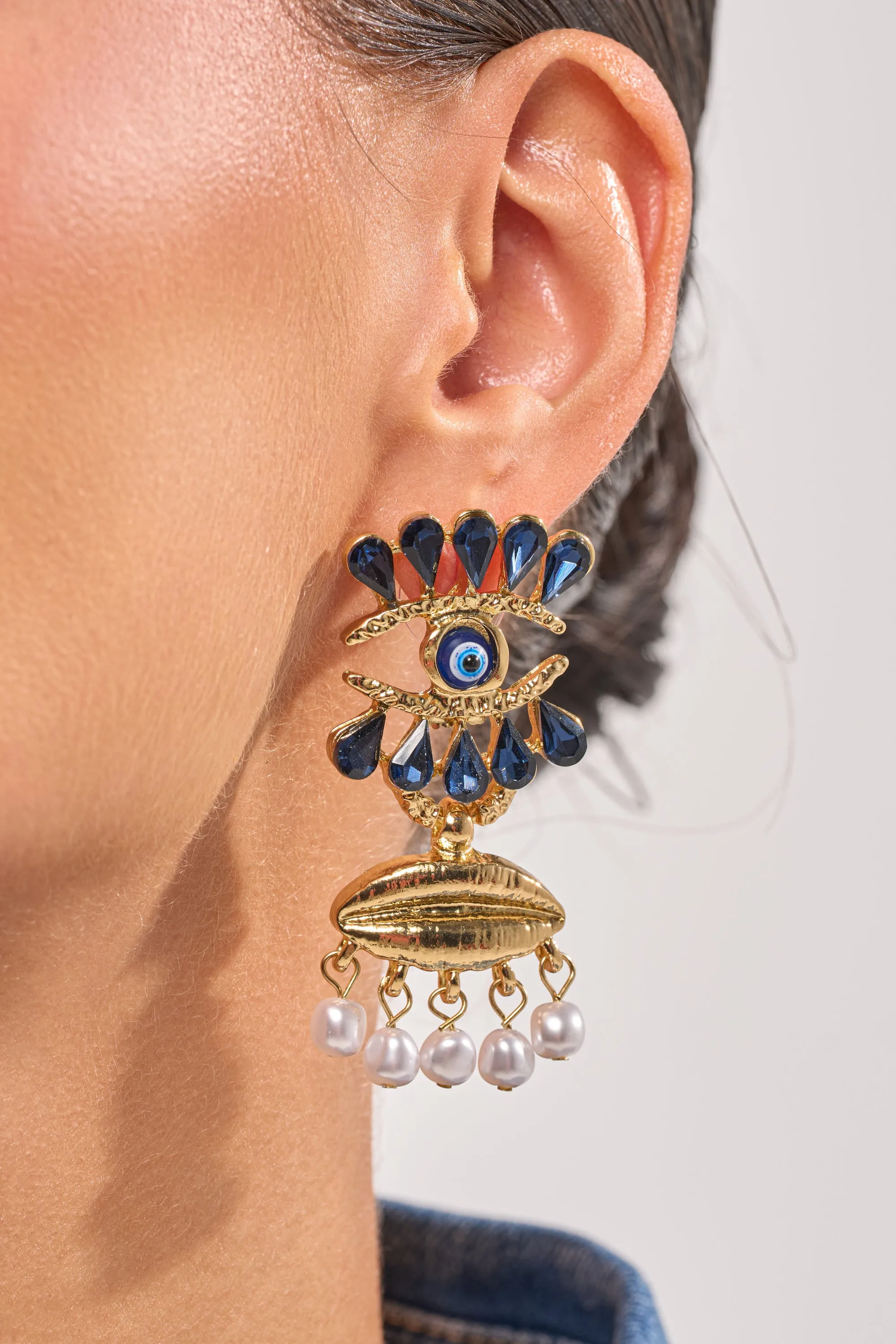 TWO FACED EARRING sold by AKIRA product image thumbnail 2