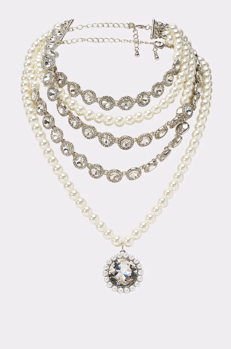 ARI NECKLACE sold by AKIRA