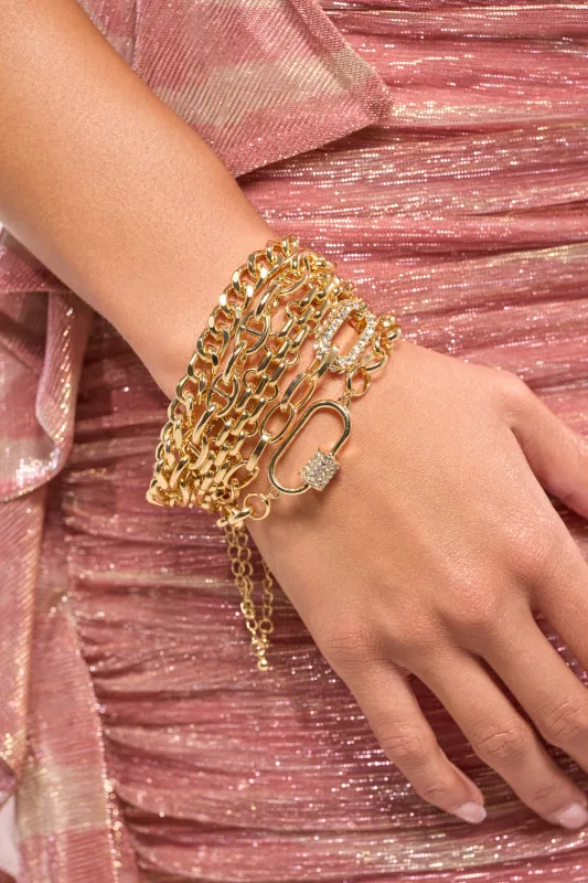 REGAL BRACELET SET IN GOLD made by AKIRA