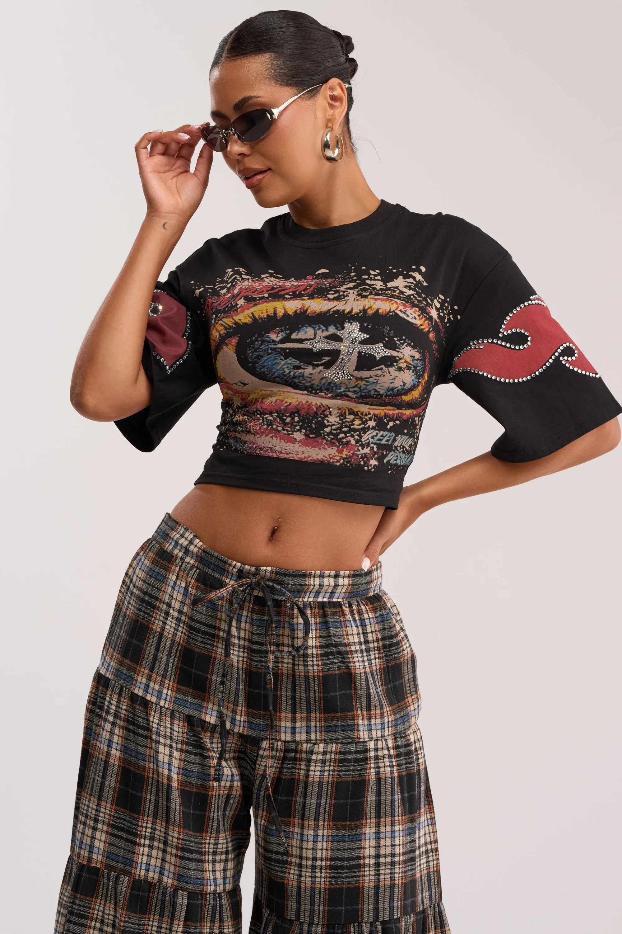 EYES ON THE PRIZE GRAPHIC TEE sold by AKIRA