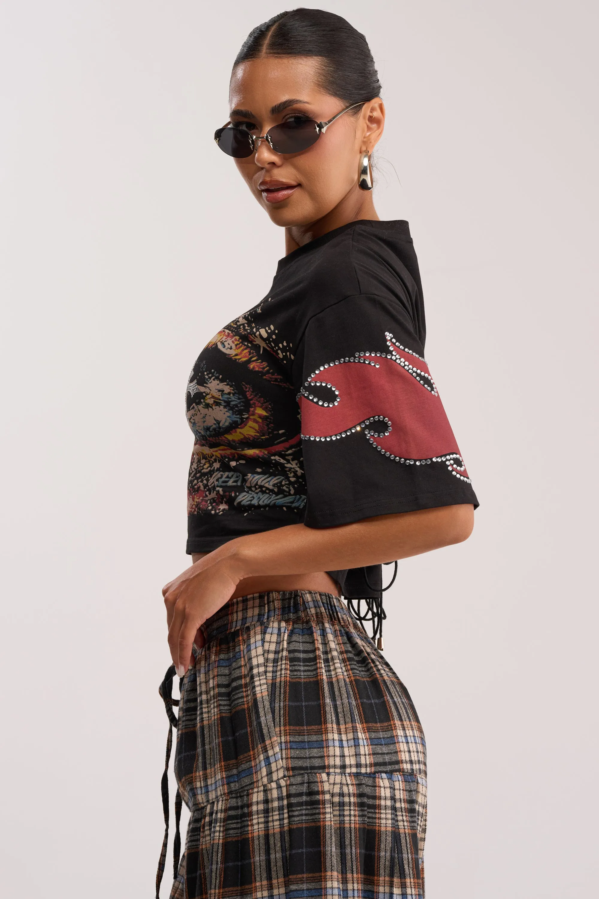 EYES ON THE PRIZE GRAPHIC TEE sold by AKIRA product image thumbnail 4