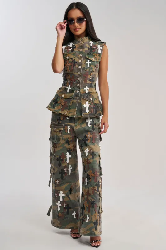 DOWN AND DIRTY CAMO CARGO PANT made by AKIRA