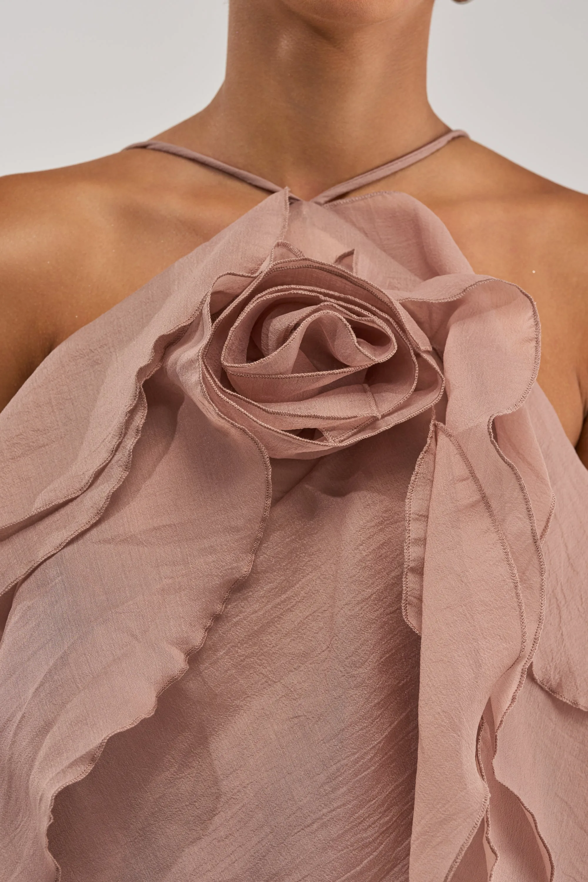 GOLDEN HOUR FLORAL CHIFFON MAXI DRESS IN MAUVE sold by AKIRA product image thumbnail 5