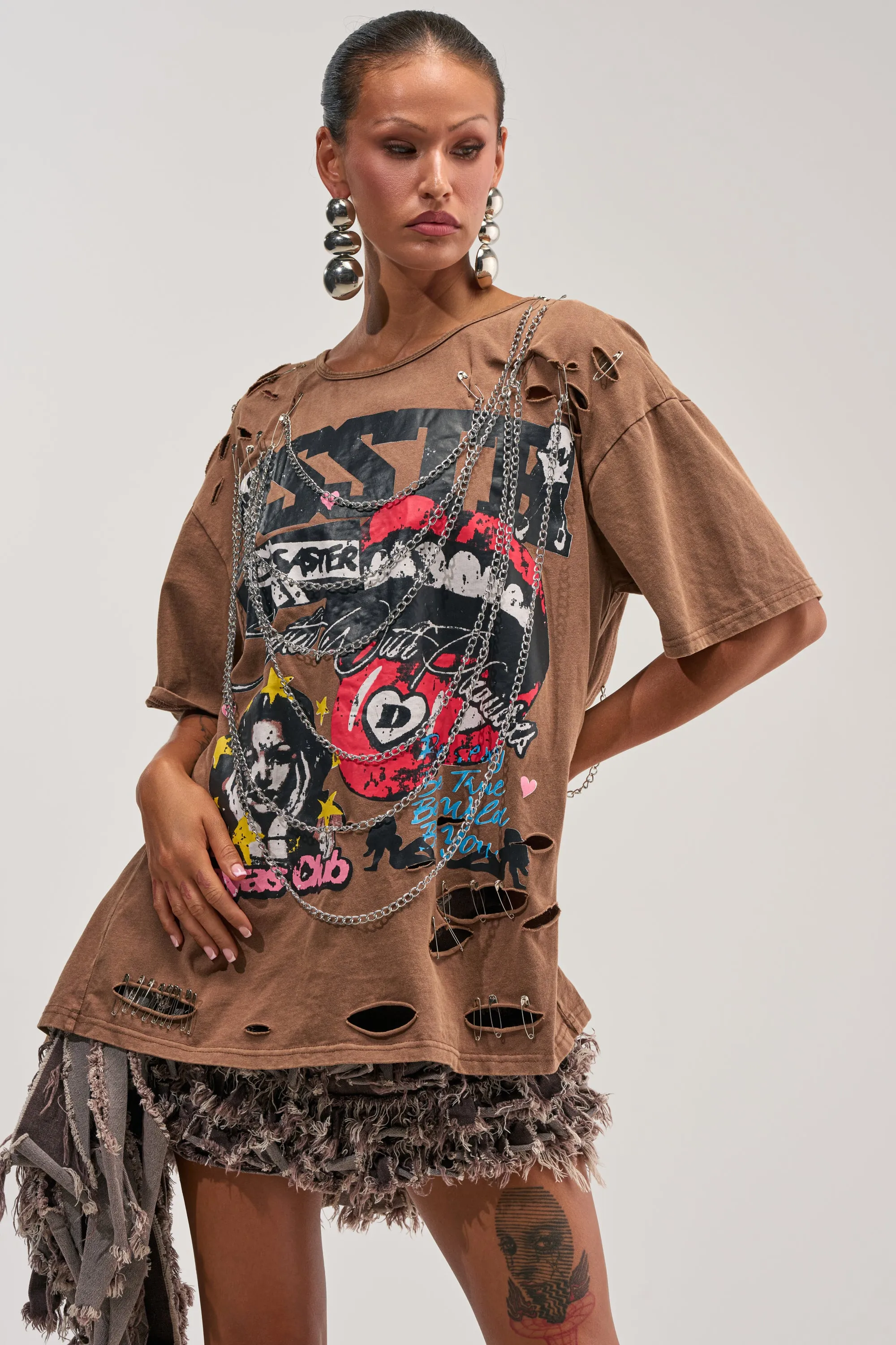CHAOS CLUB OPEN BACK GRAPHIC TEE sold by AKIRA product image thumbnail 2