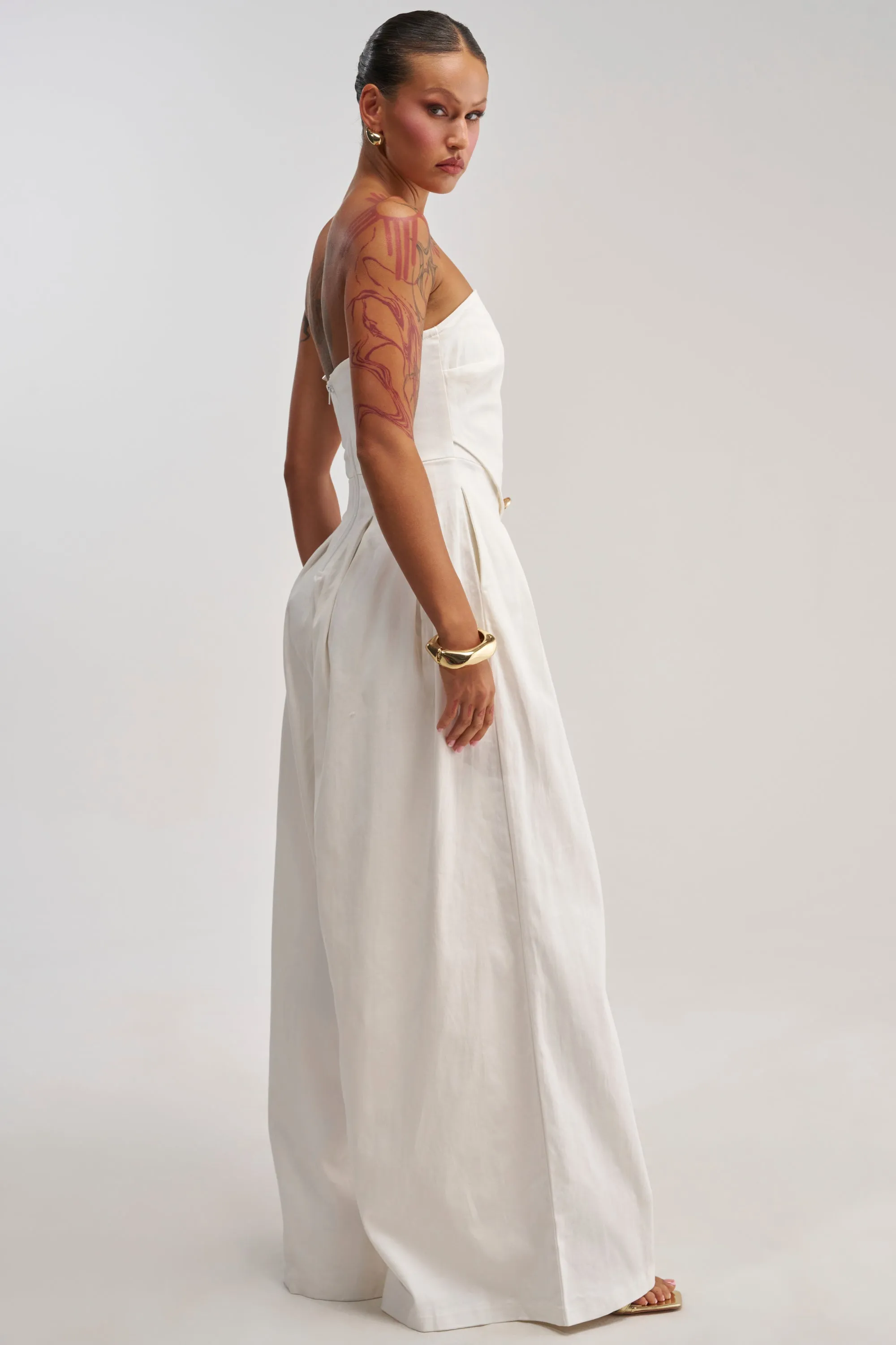 MILANO WOVEN JUMPSUIT IN WHITE sold by AKIRA product image thumbnail 3