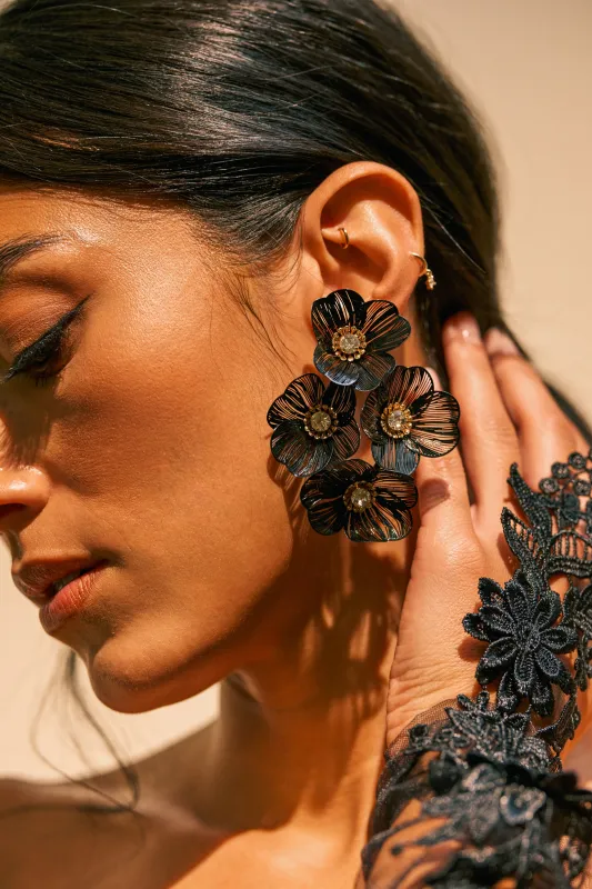 BLACK BLOSSOM DRAMA EARRINGS made by AKIRA