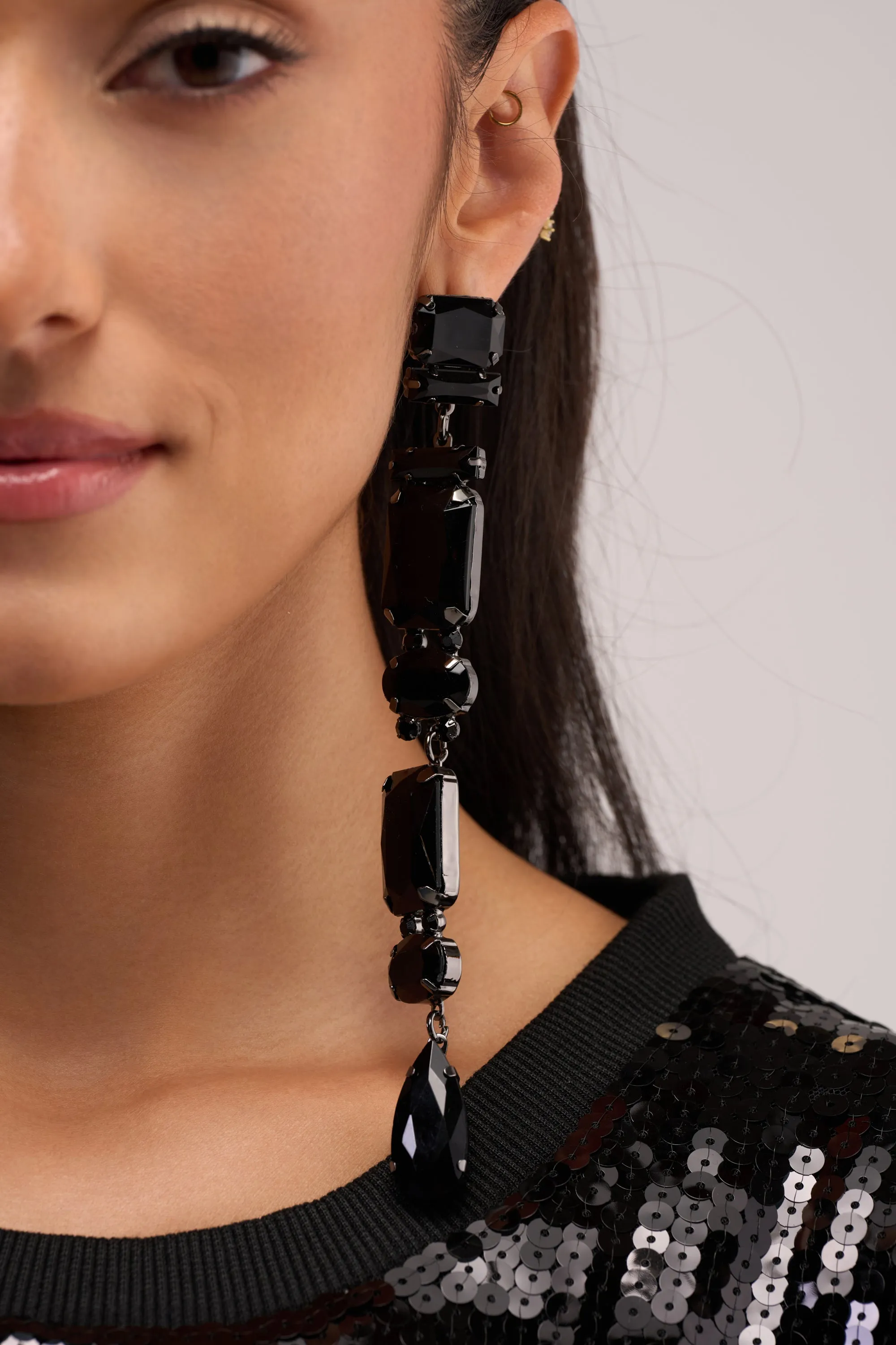 THE DRAMA BLACK STONE DANGLE EARRING sold by AKIRA product image thumbnail 2