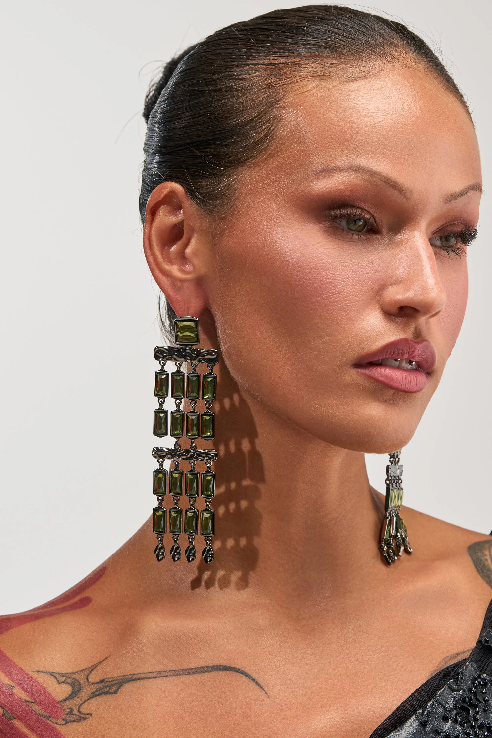 BAGUETTE CHANDELIER EARRINGS IN GREEN sold by AKIRA product image thumbnail 2