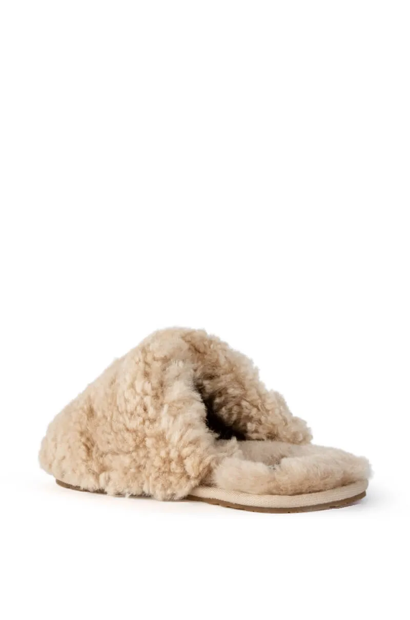 UGG MAXI CURLY SLIDE sold by AKIRA product image thumbnail 4